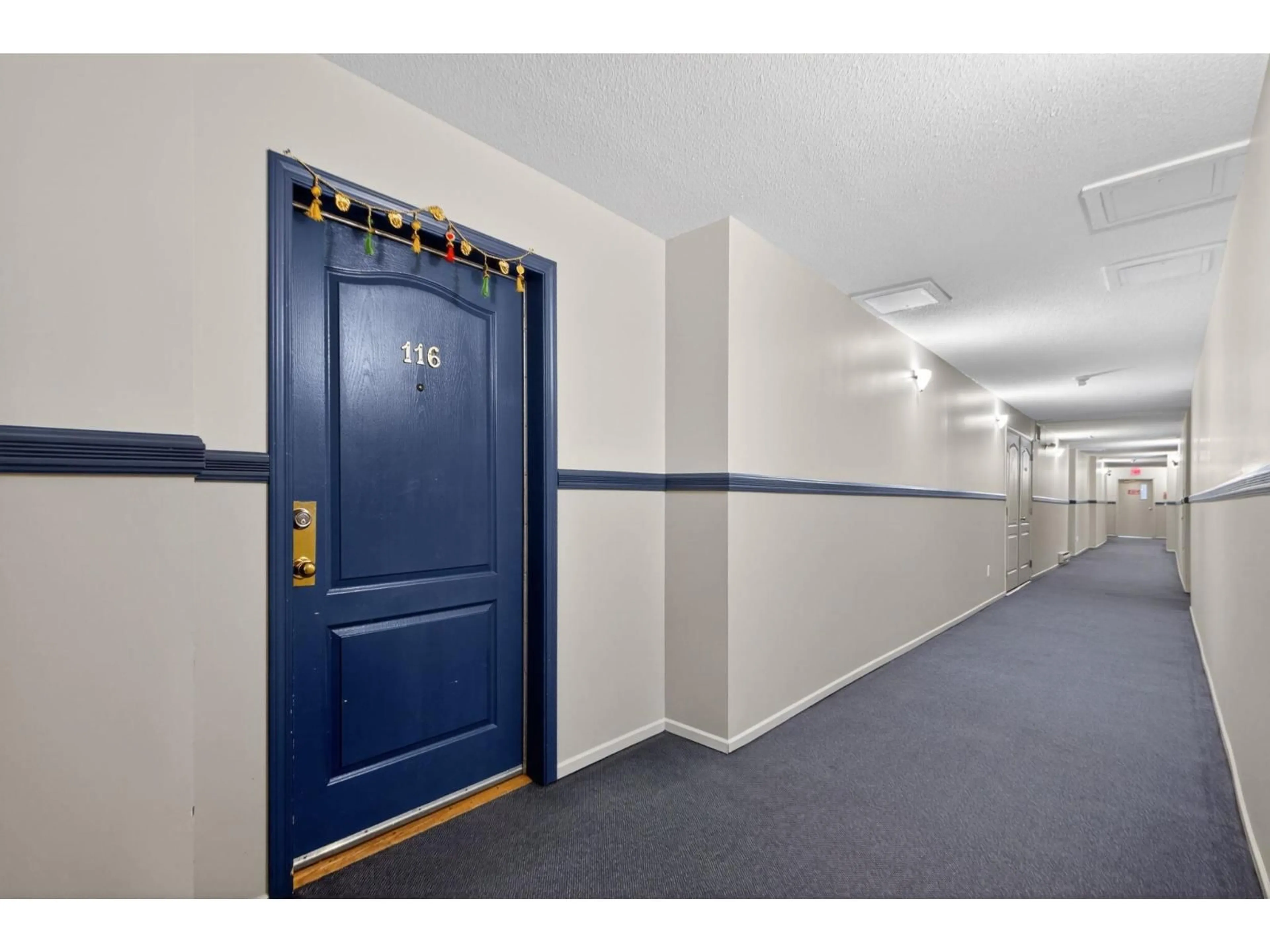 Indoor foyer for 116 - 13918 72 AVENUE, Surrey British Columbia V3W0T4