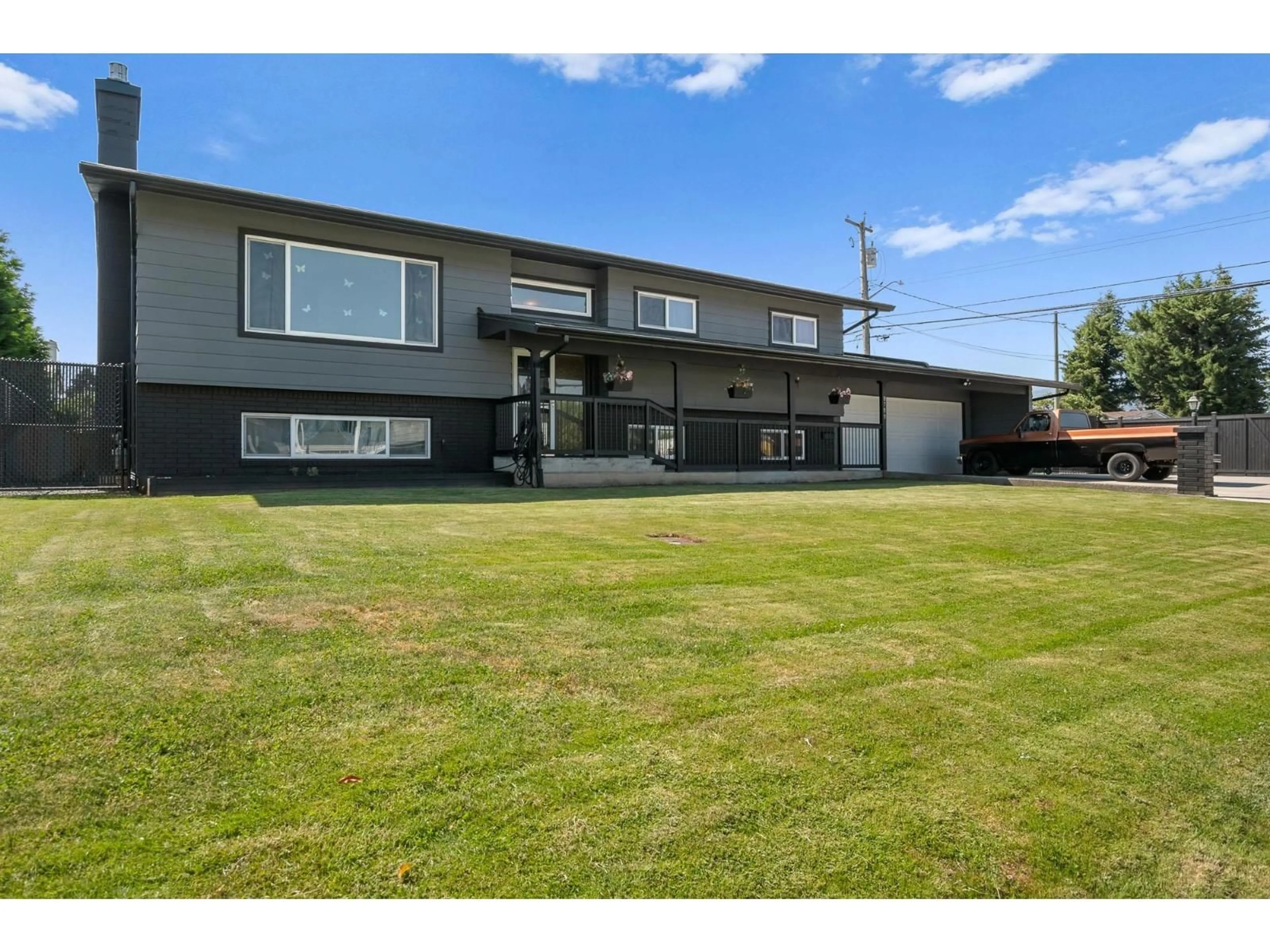 A pic from outside/outdoor area/front of a property/back of a property/a pic from drone, unknown for 8789 BUTCHART STREET, Chilliwack British Columbia V2P5S2