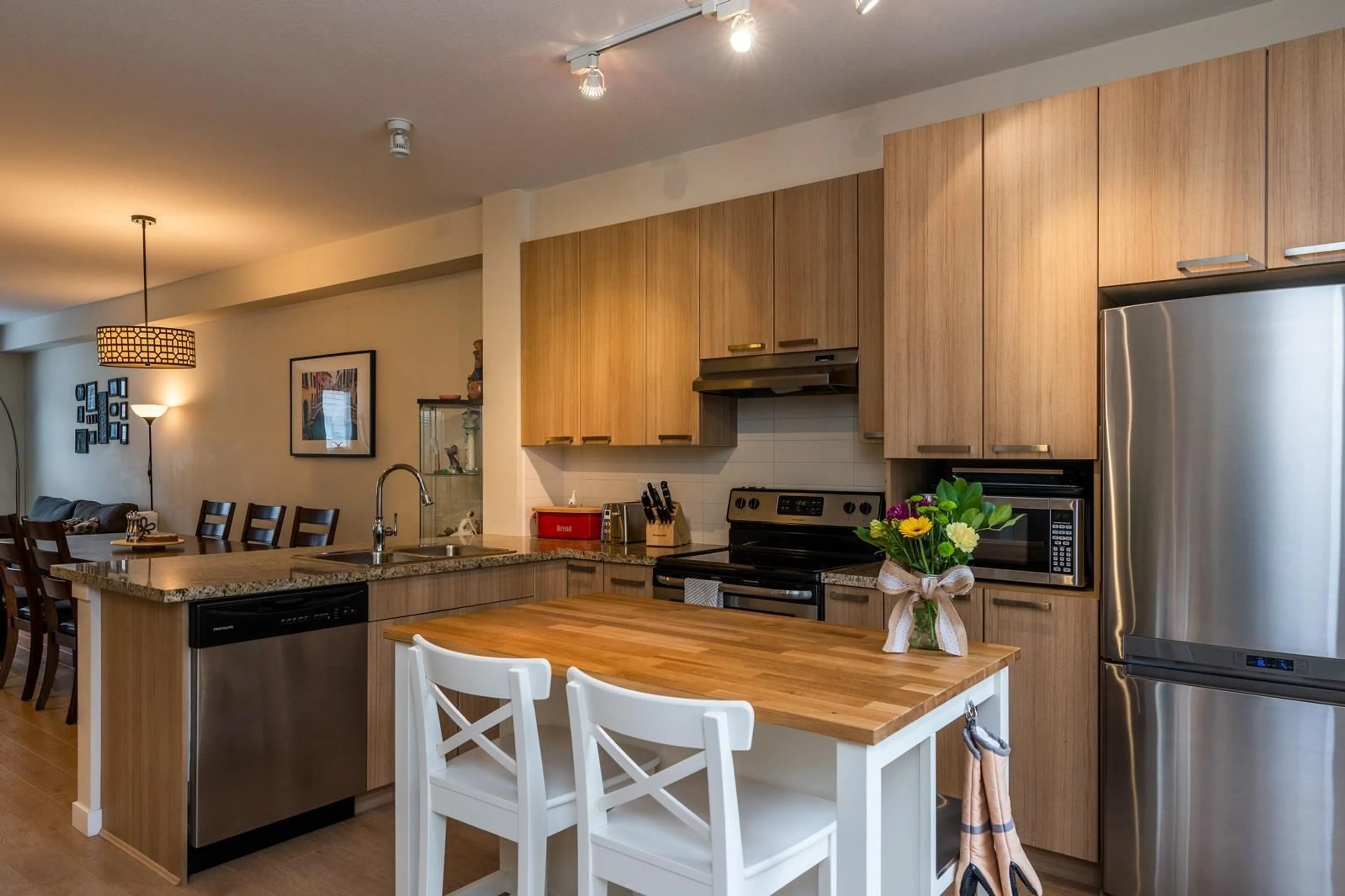 Open concept kitchen, wood/laminate floor for 50 - 14838 61 AVENUE, Surrey British Columbia V3S2P3