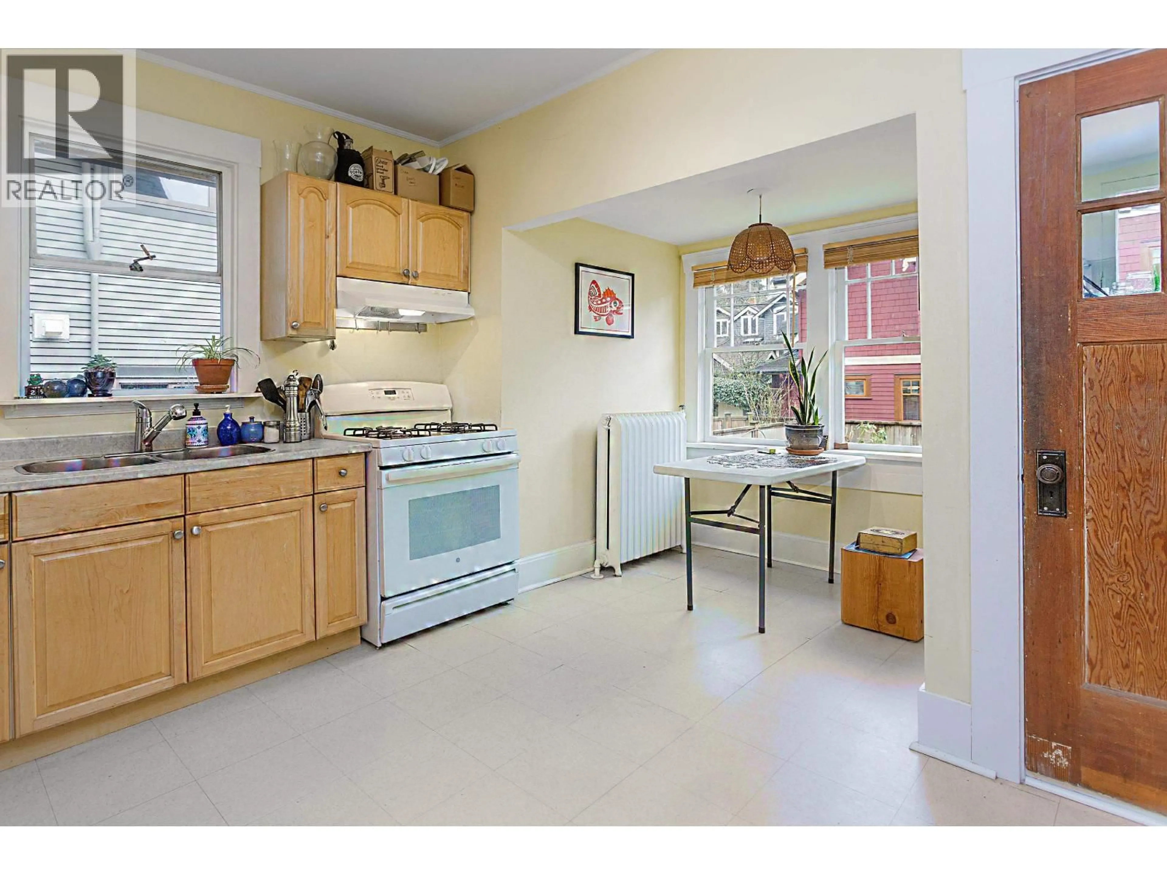 Standard kitchen, ceramic/tile floor for 3086 2ND AVENUE, Vancouver British Columbia V6K1K4