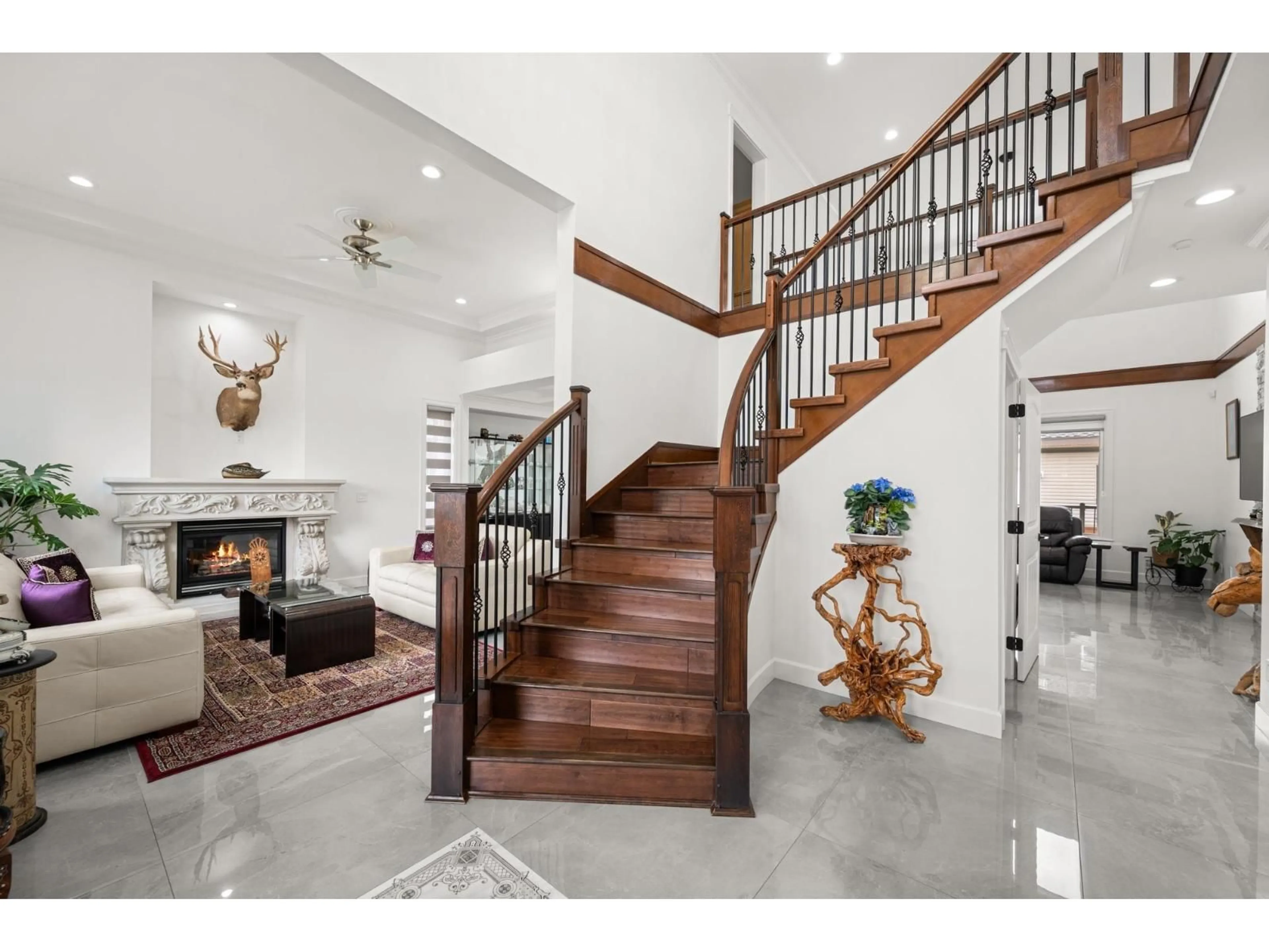 Indoor foyer for 14444 82A AVENUE, Surrey British Columbia V3S2L9