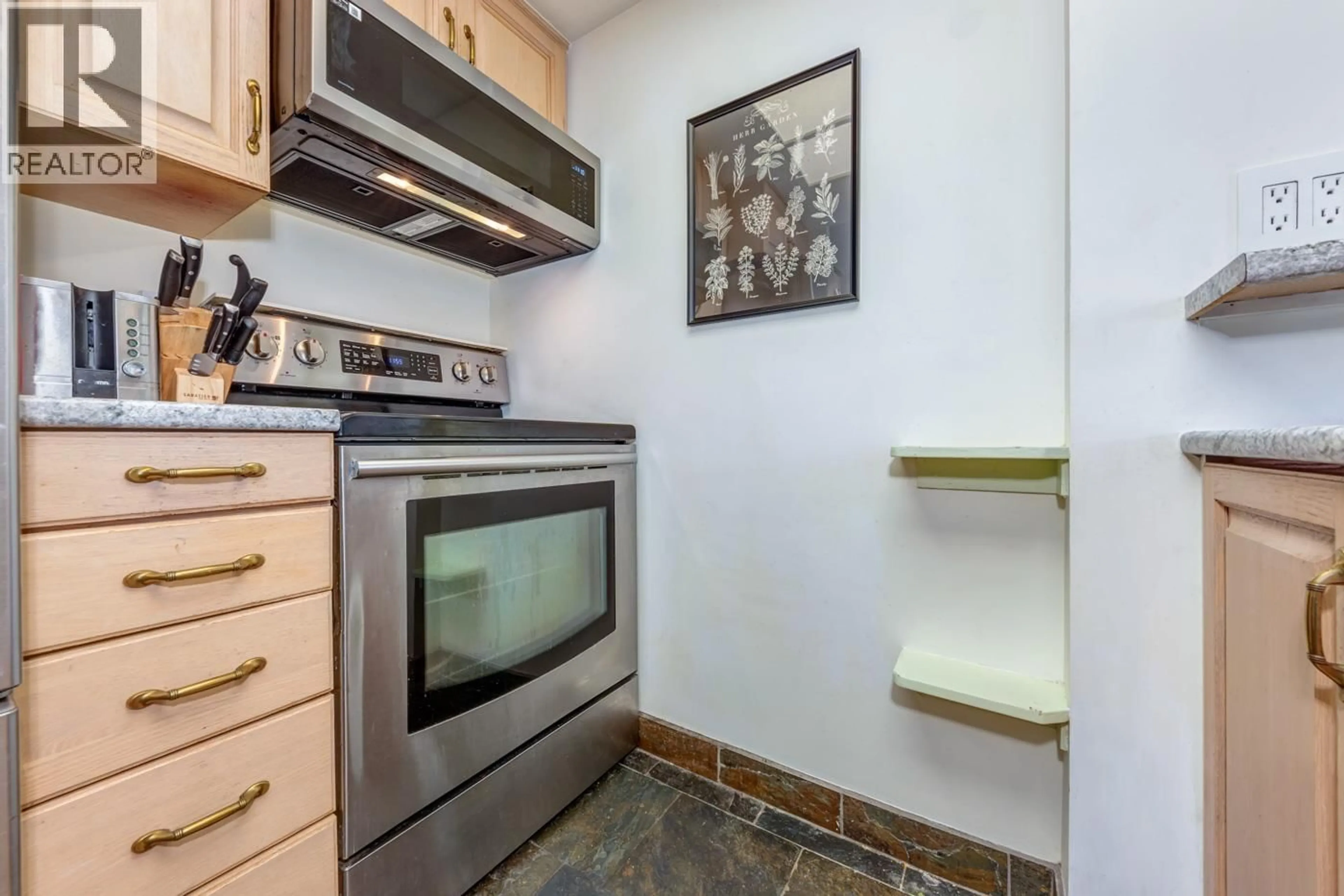 Standard kitchen, unknown for 414 - 4809 SPEARHEAD DRIVE, Whistler British Columbia V0N1B0