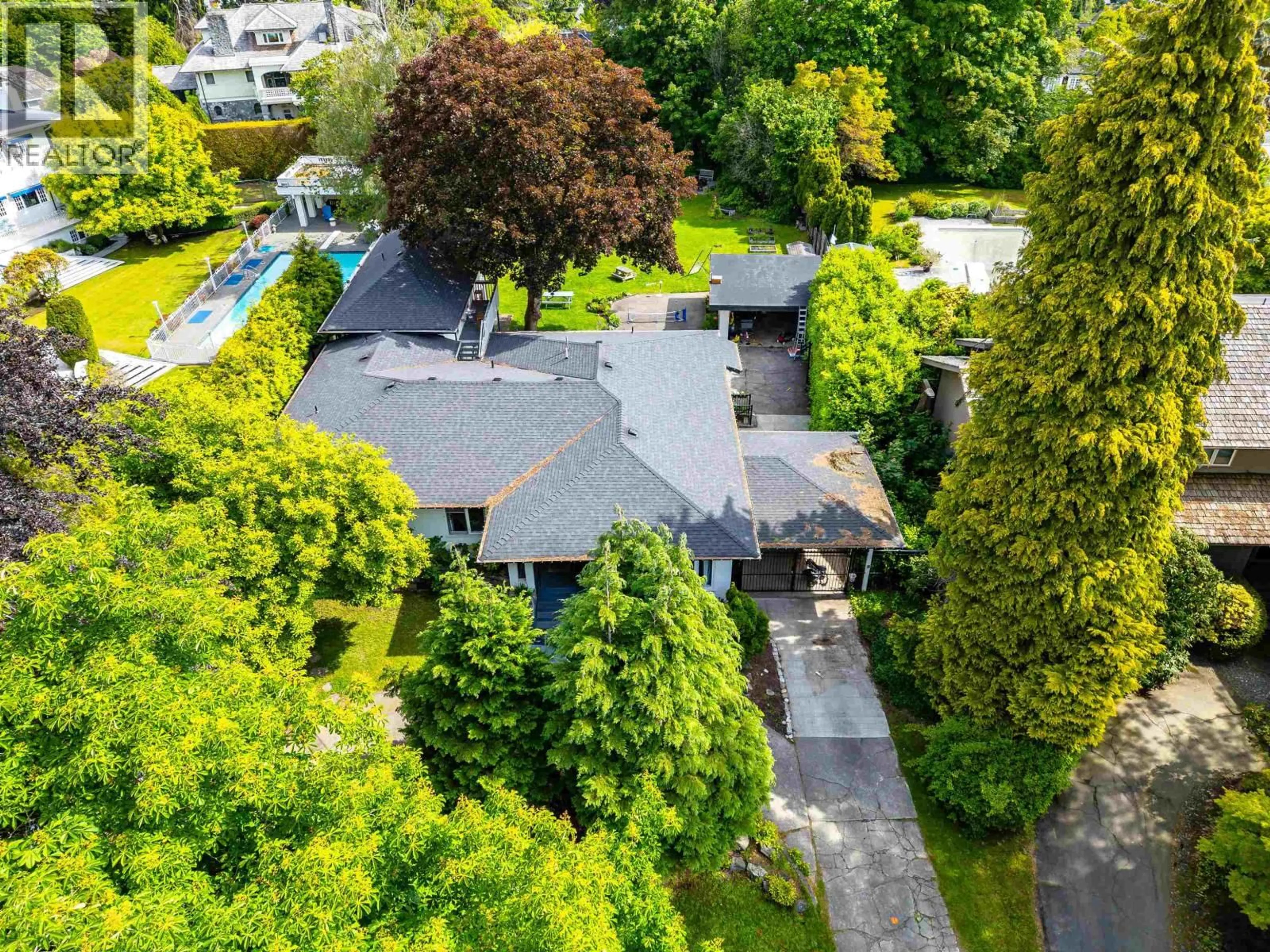 A pic from outside/outdoor area/front of a property/back of a property/a pic from drone, street for 3350 OSLER STREET, Vancouver British Columbia V6H2W3