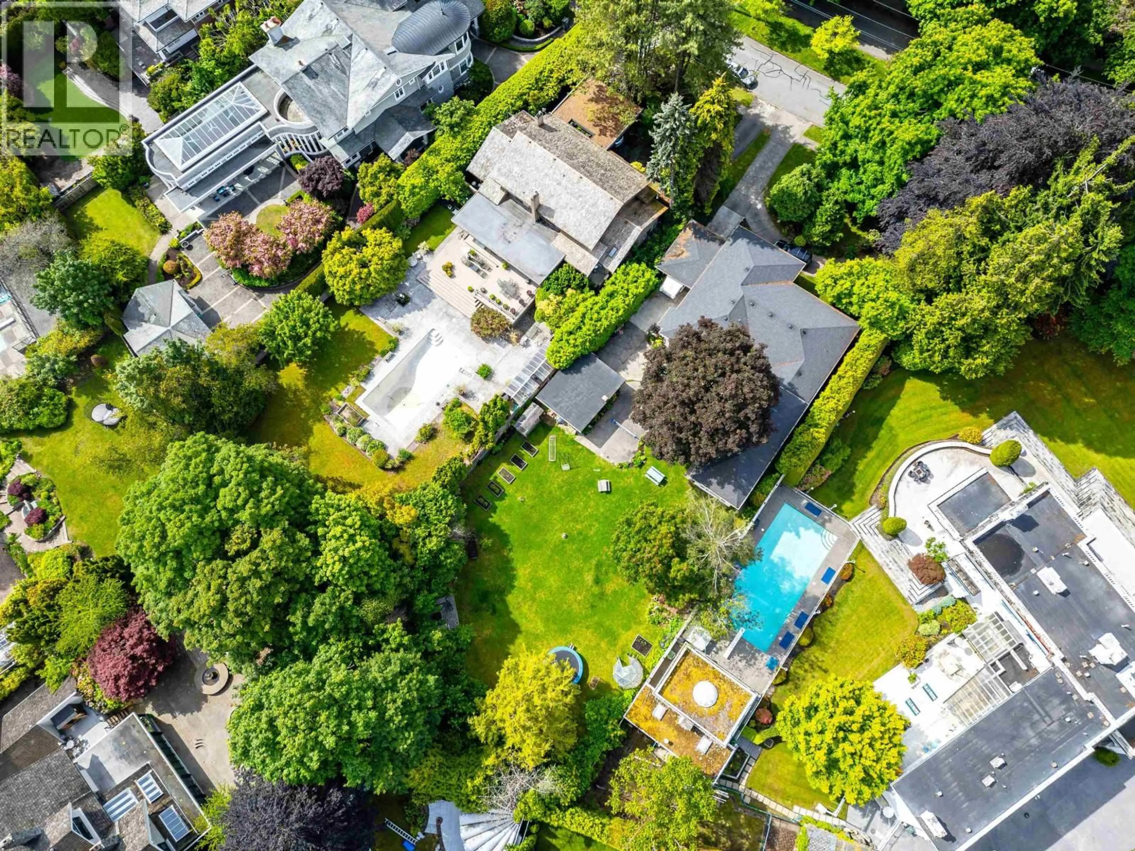 A pic from outside/outdoor area/front of a property/back of a property/a pic from drone, street for 3350 OSLER STREET, Vancouver British Columbia V6H2W3