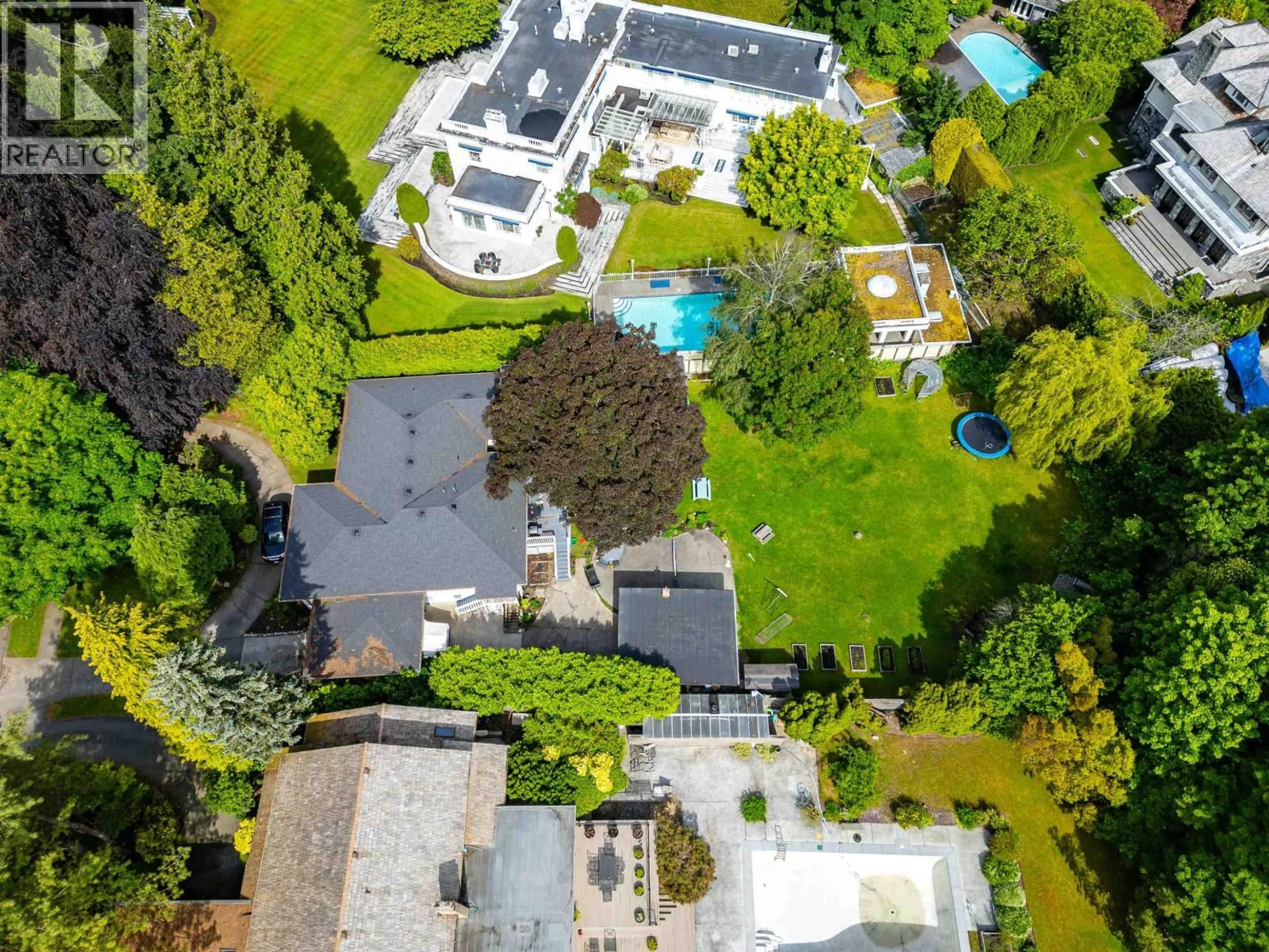 A pic from outside/outdoor area/front of a property/back of a property/a pic from drone, street for 3350 OSLER STREET, Vancouver British Columbia V6H2W3