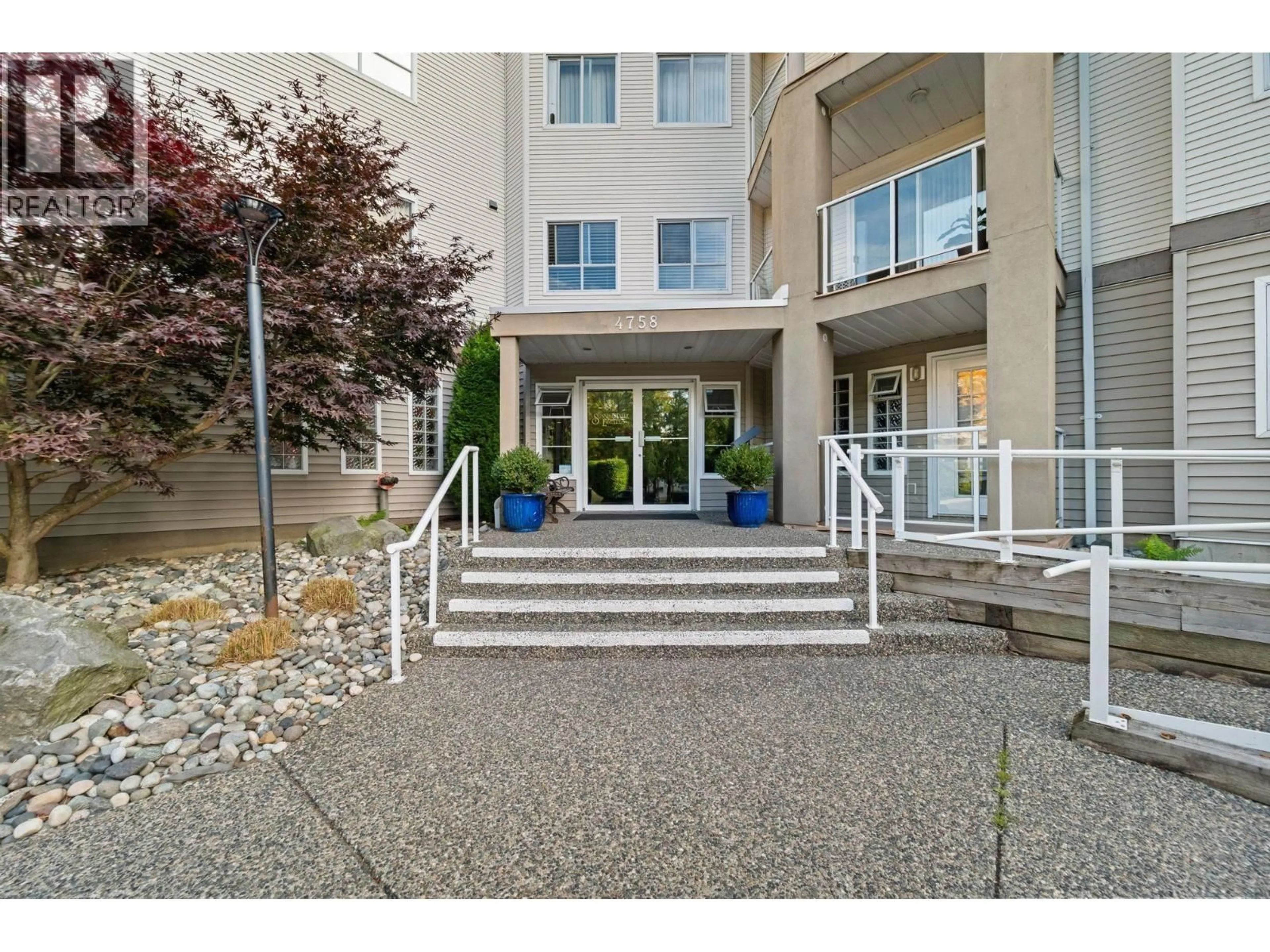 Indoor foyer for 108 - 4758 53 STREET, Delta British Columbia V4K2Z1
