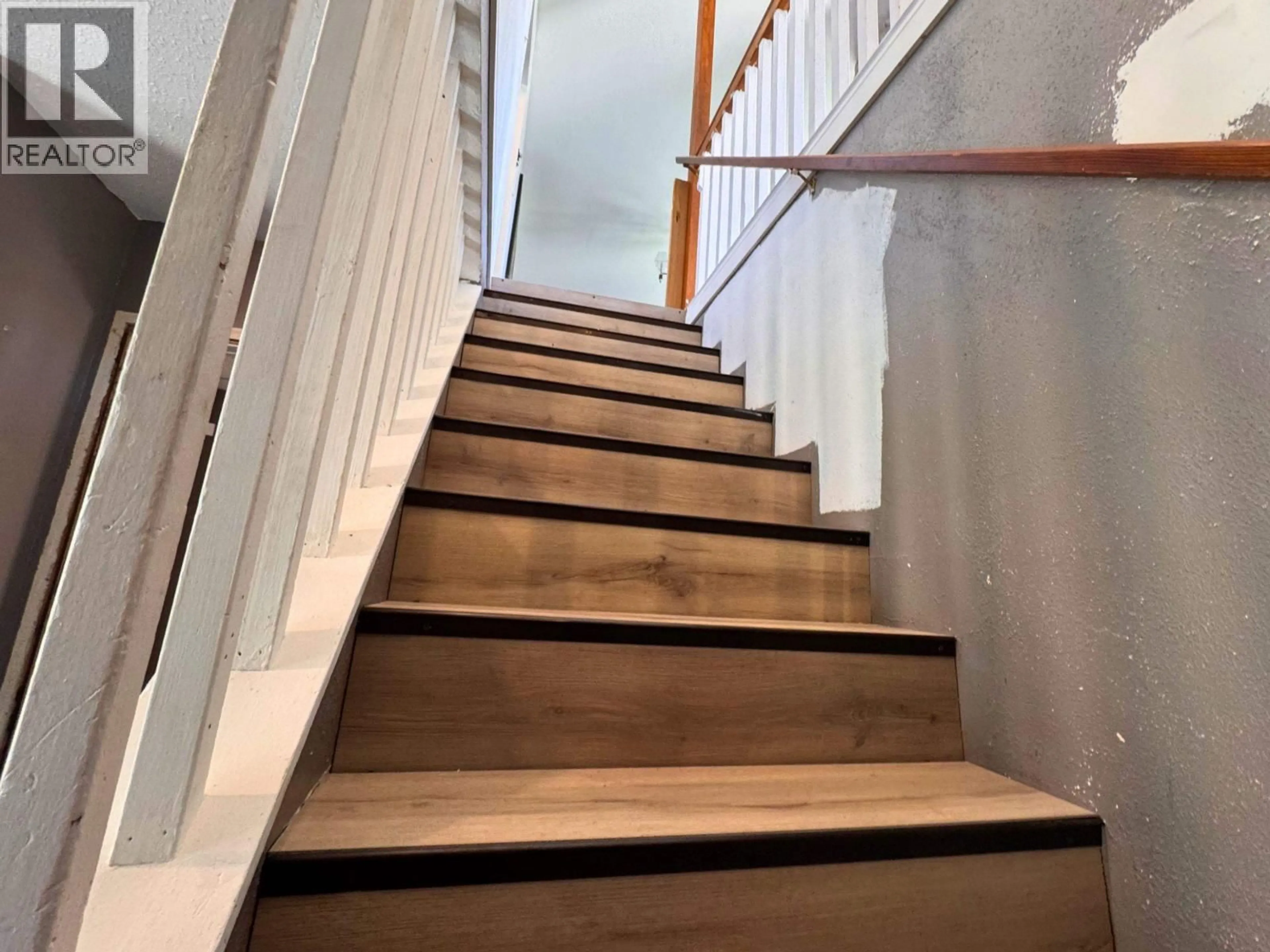 Stairs for 5799 ANCHOR ROAD, Sechelt British Columbia V0N3A0