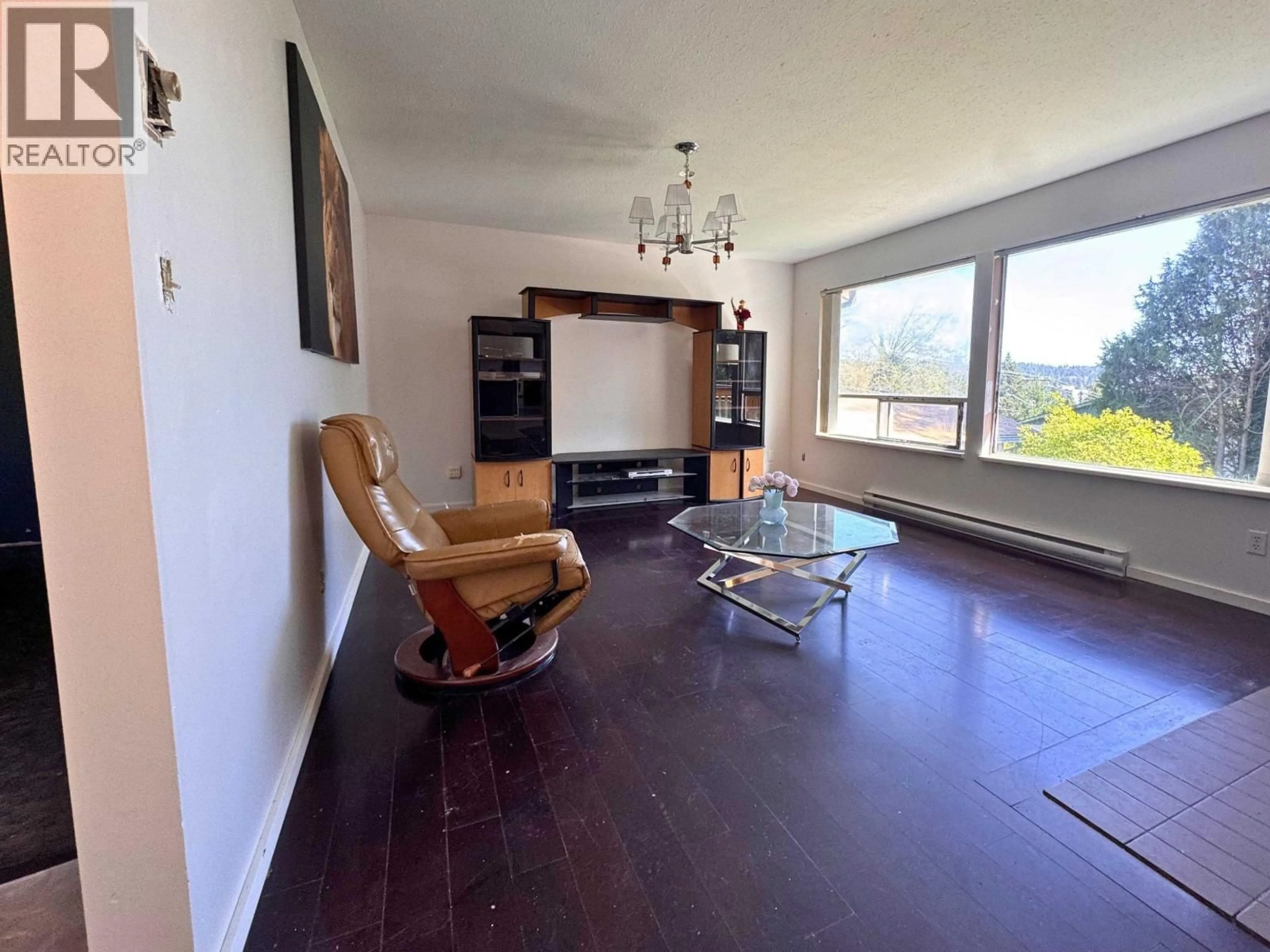 Living room with furniture, wood/laminate floor for 5799 ANCHOR ROAD, Sechelt British Columbia V0N3A0