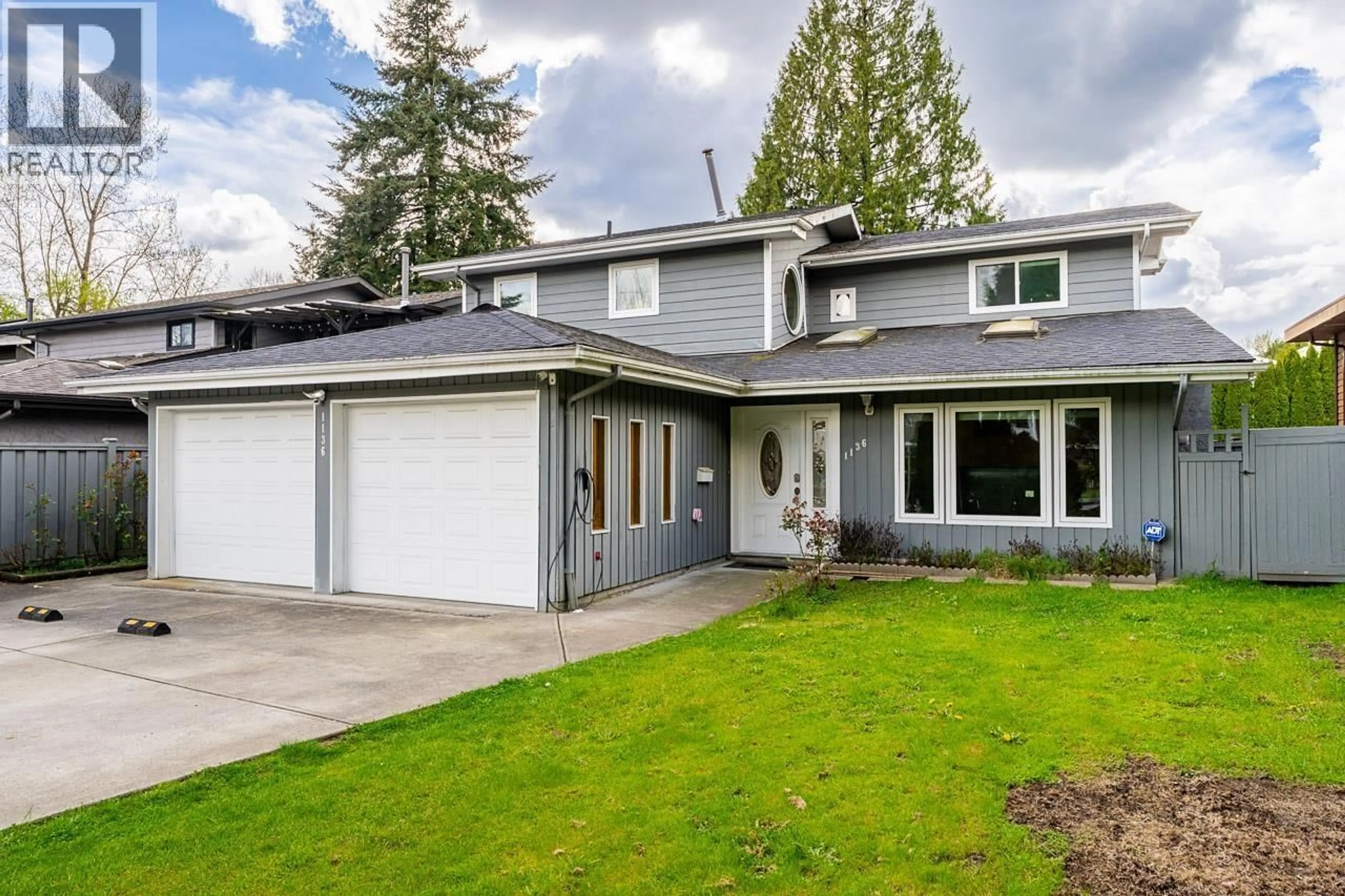 Home with vinyl exterior material, street for 1136 LANSDOWNE DRIVE, Coquitlam British Columbia V3B5R3