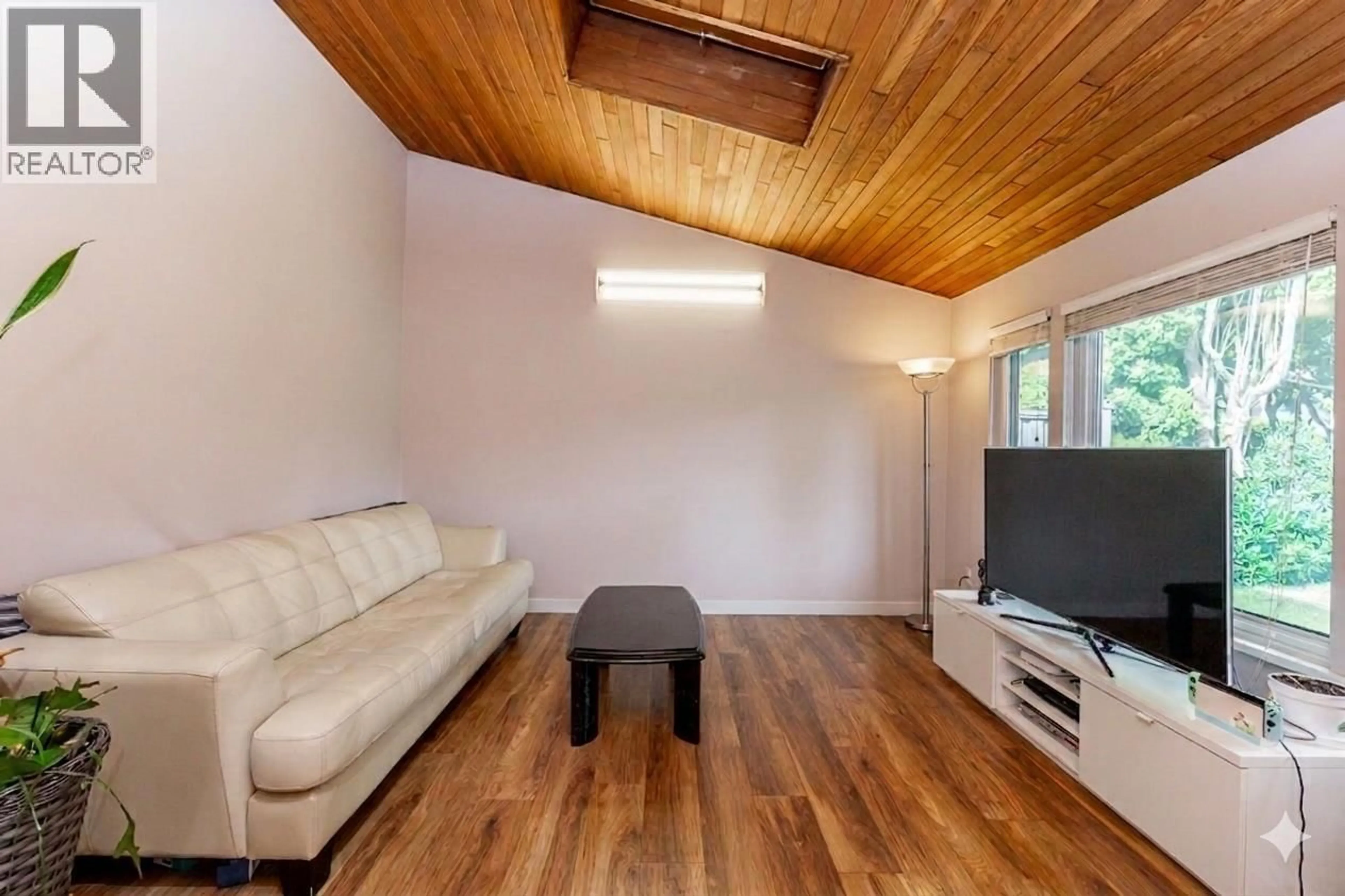 Living room with furniture, wood/laminate floor for 1136 LANSDOWNE DRIVE, Coquitlam British Columbia V3B5R3