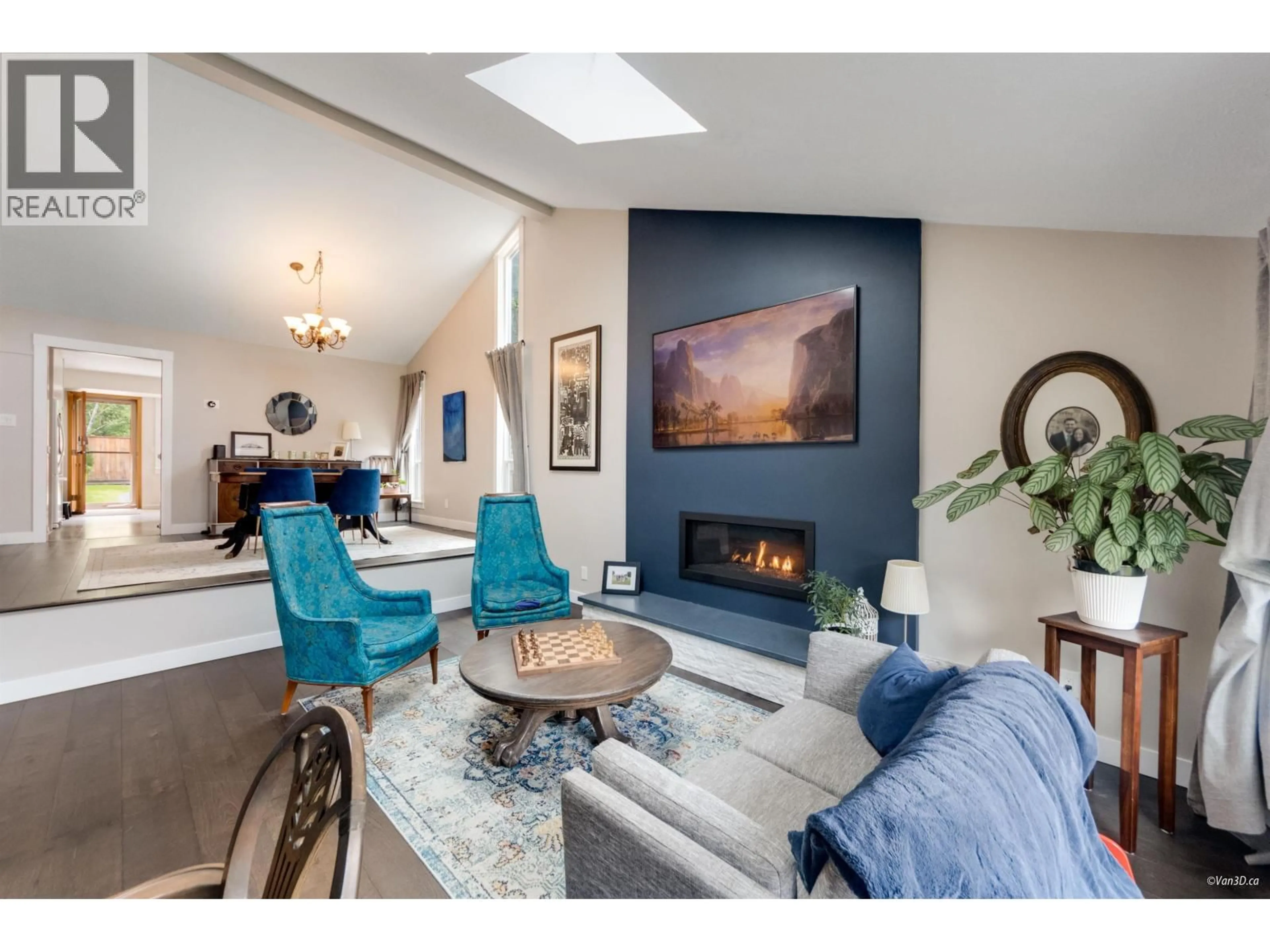 Living room with furniture, unknown for 38582 WESTWAY AVENUE, Squamish British Columbia V8B0L6