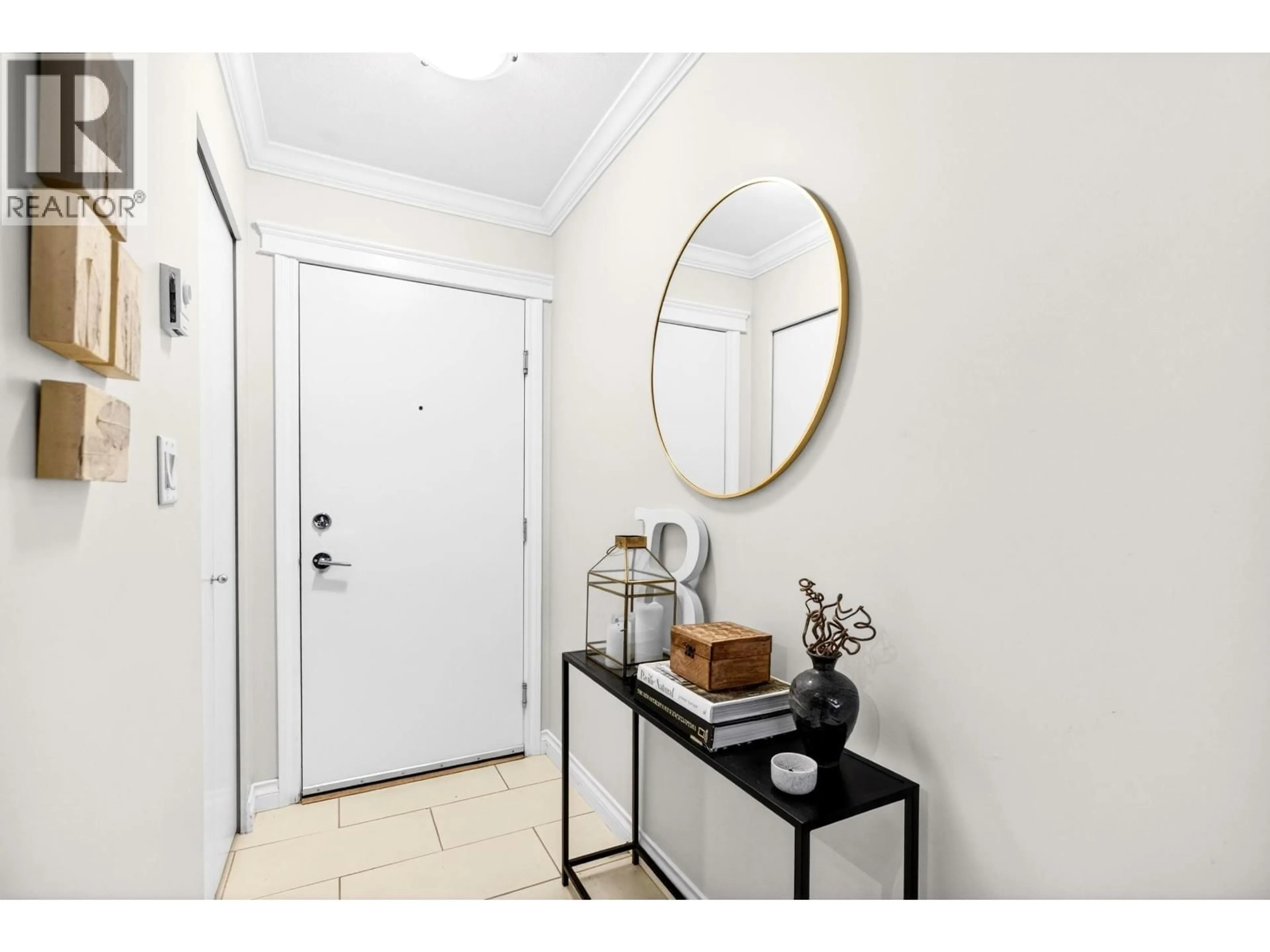 Indoor entryway for 116 - 11665 HANEY, Maple Ridge British Columbia V2X8W9