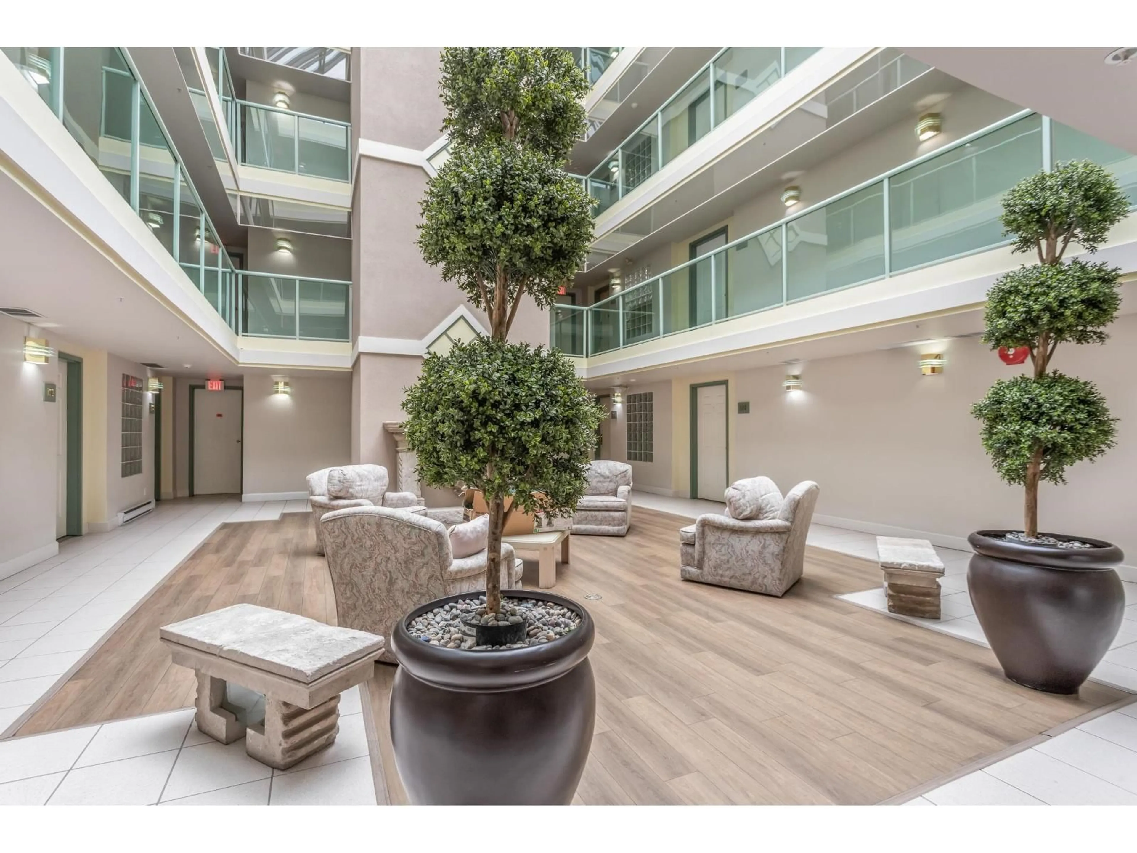 Indoor foyer for 101 - 9962 148 STREET, Surrey British Columbia V3R0P9