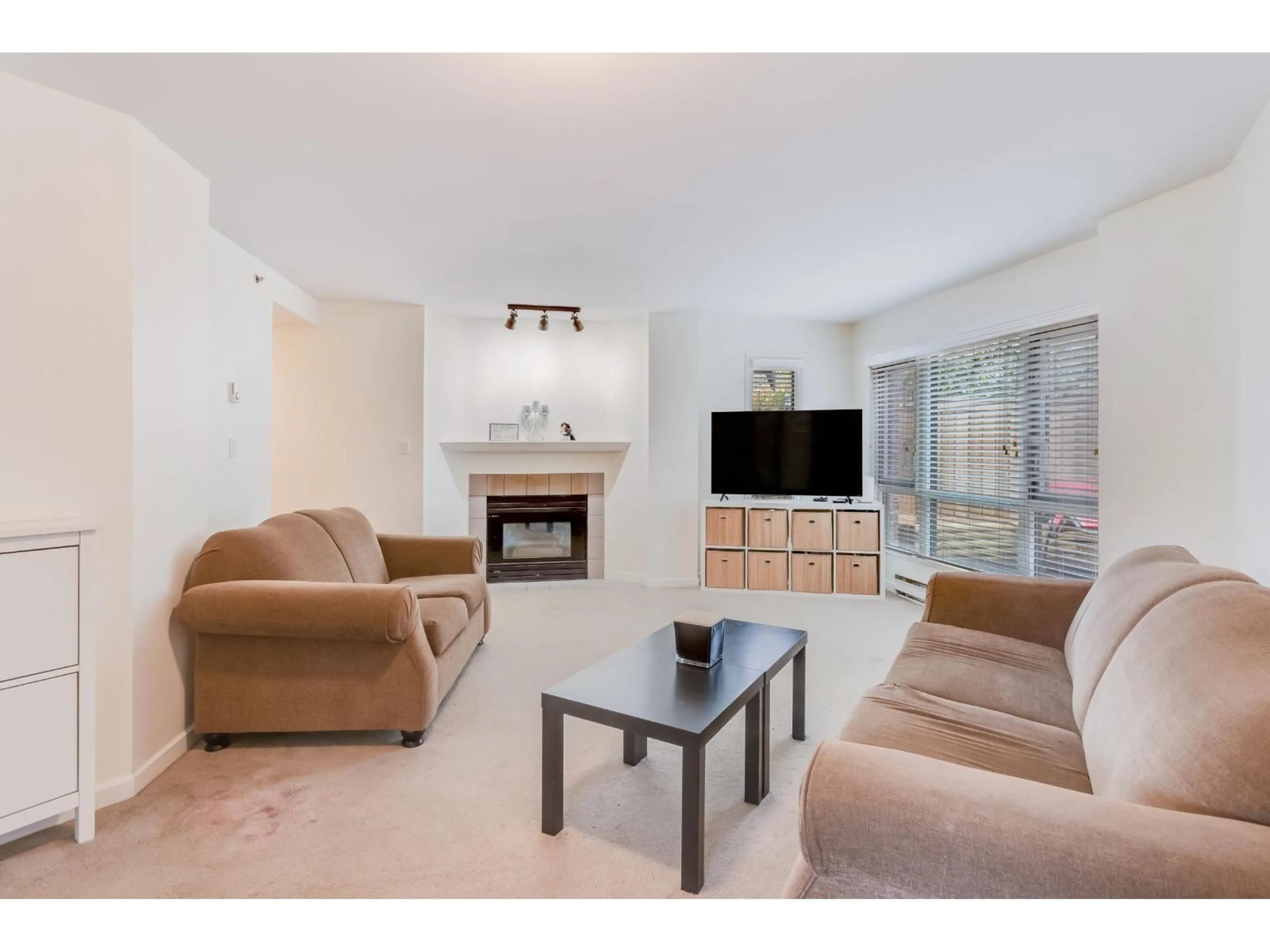 Living room with furniture, unknown for 101 - 9962 148 STREET, Surrey British Columbia V3R0P9