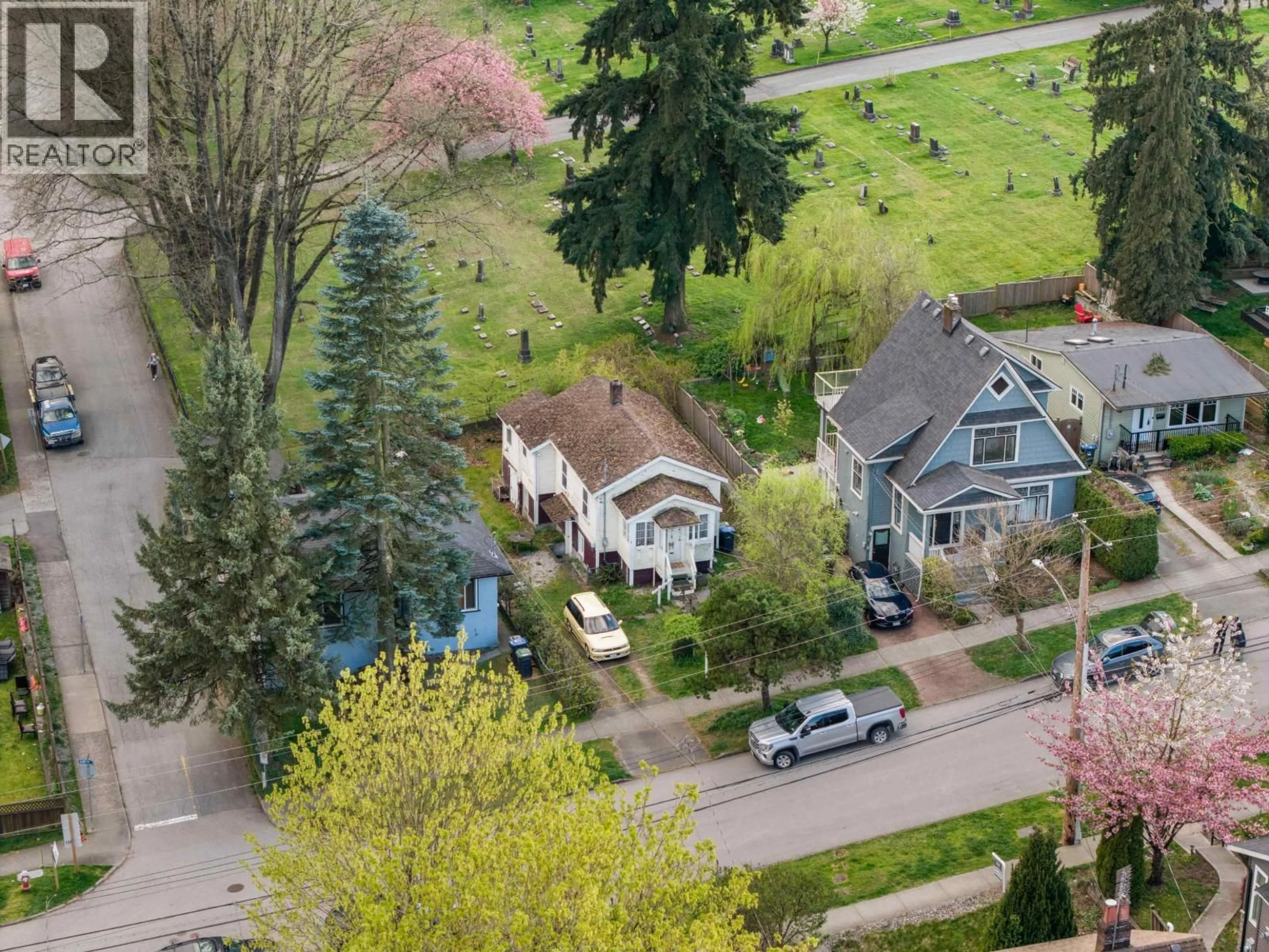 A pic from outside/outdoor area/front of a property/back of a property/a pic from drone, street for 340 ALBERTA STREET STREET, New Westminster British Columbia V3L3J5