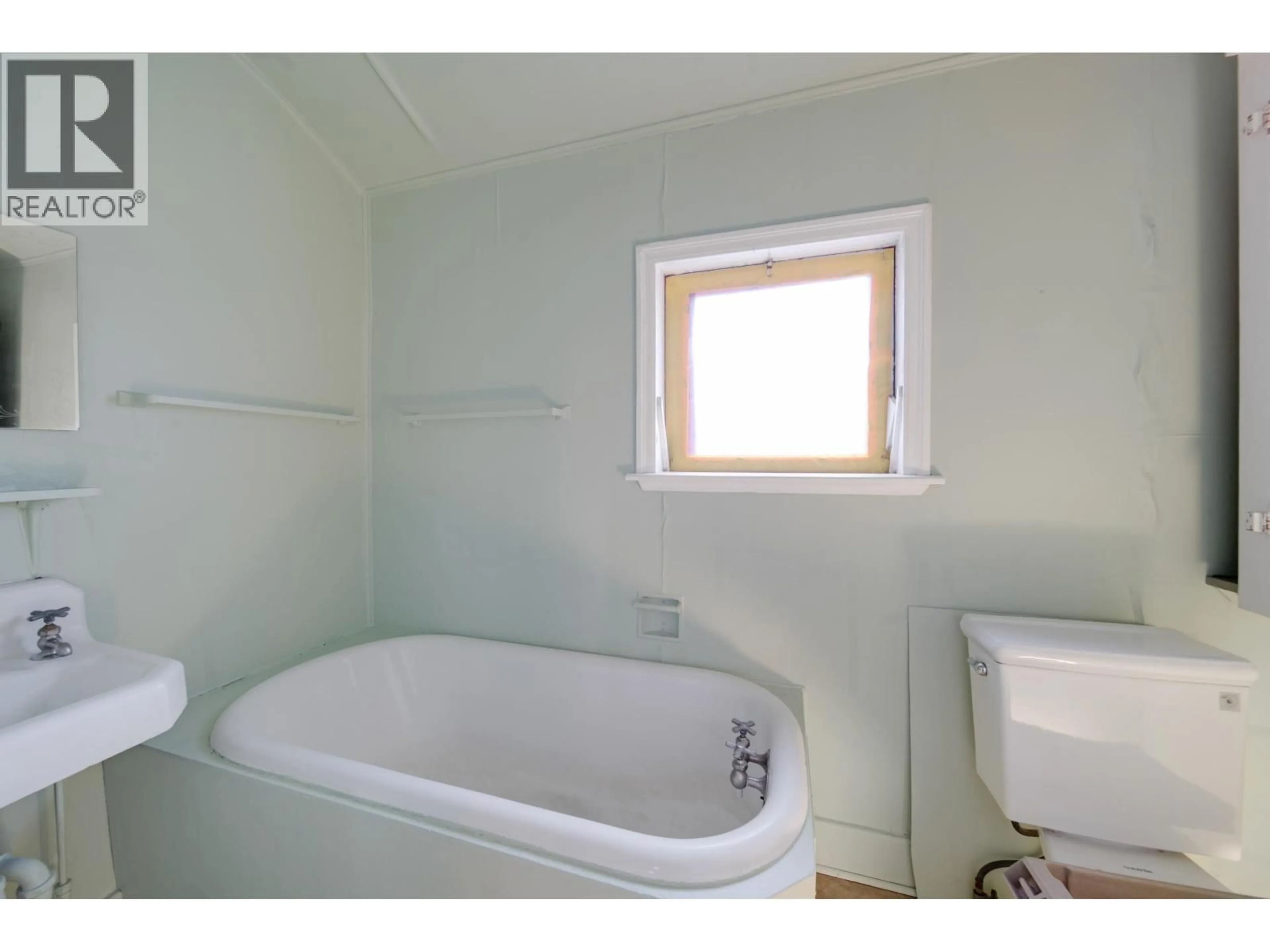 Standard bathroom, unknown for 340 ALBERTA STREET STREET, New Westminster British Columbia V3L3J5