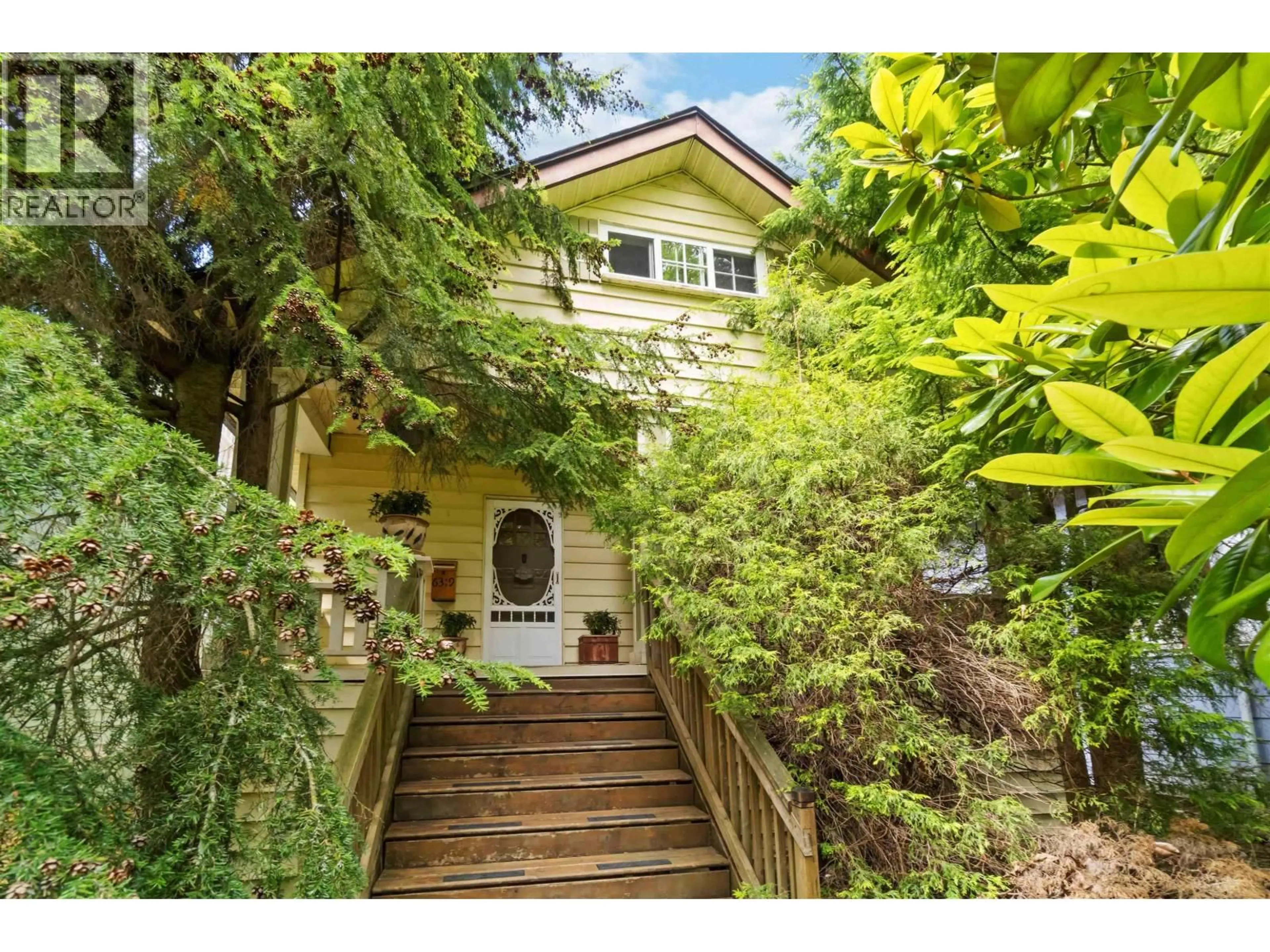 A pic from outside/outdoor area/front of a property/back of a property/a pic from drone, street for 6319 SOPHIA STREET, Vancouver British Columbia V5W2W7