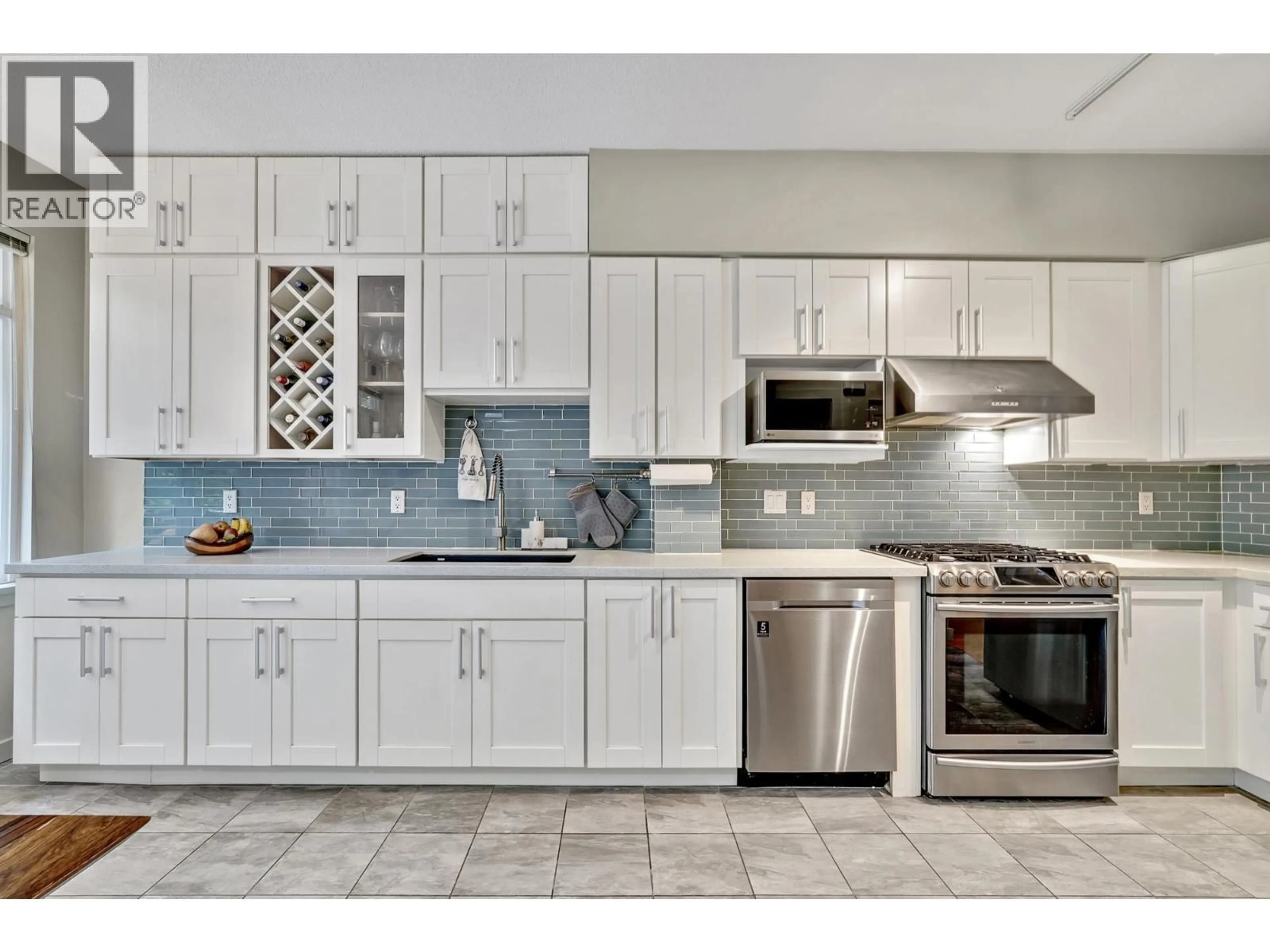 Open concept kitchen, ceramic/tile floor for 3264 CLERMONT MEWS, Vancouver British Columbia V5S4X3