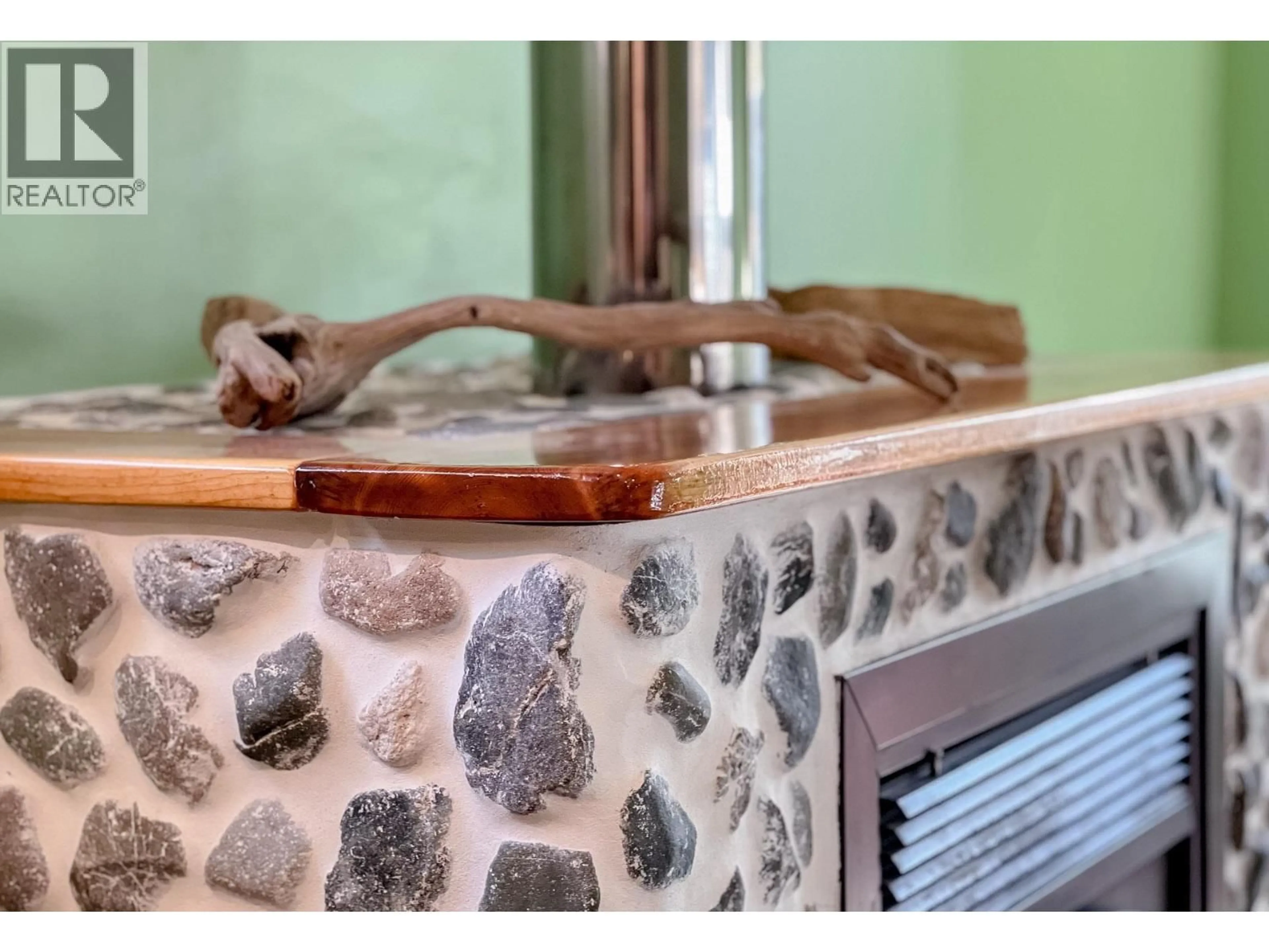 Rustic kitchen, ceramic/tile floor for 39 - 40157 GOVERNMENT ROAD, Squamish British Columbia V0N1T0