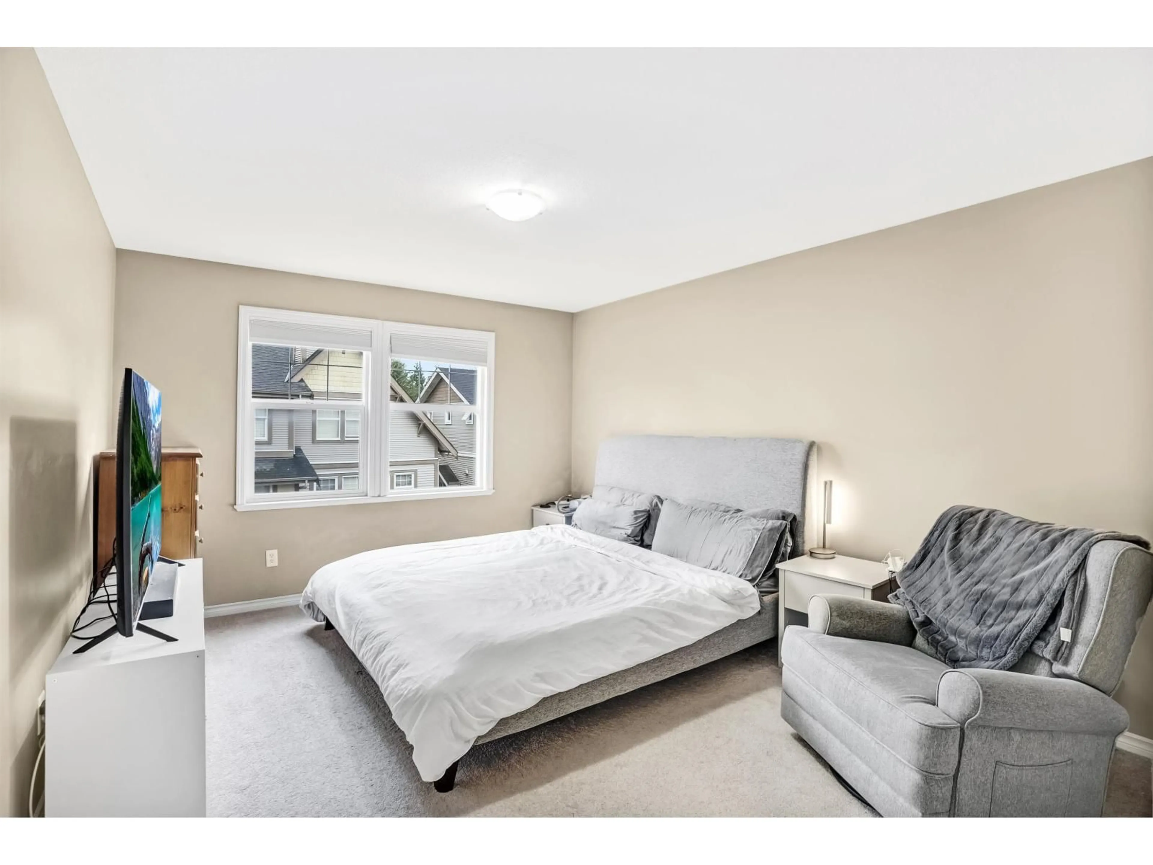 A pic of a room for 5 - 6588 188 STREET, Surrey British Columbia V3S1Z6