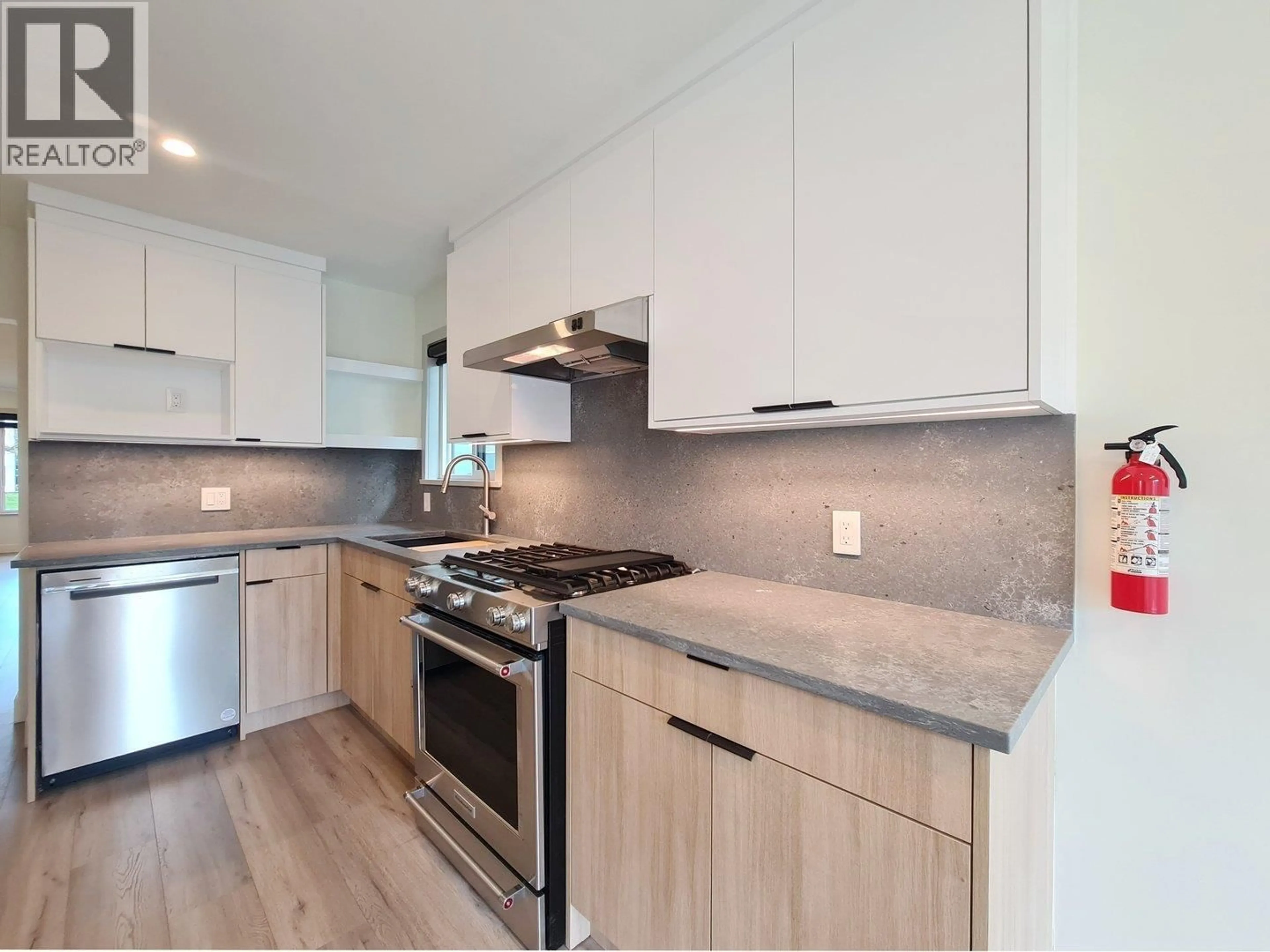 Contemporary kitchen, unknown for 790 68TH AVENUE, Vancouver British Columbia V6P2T9