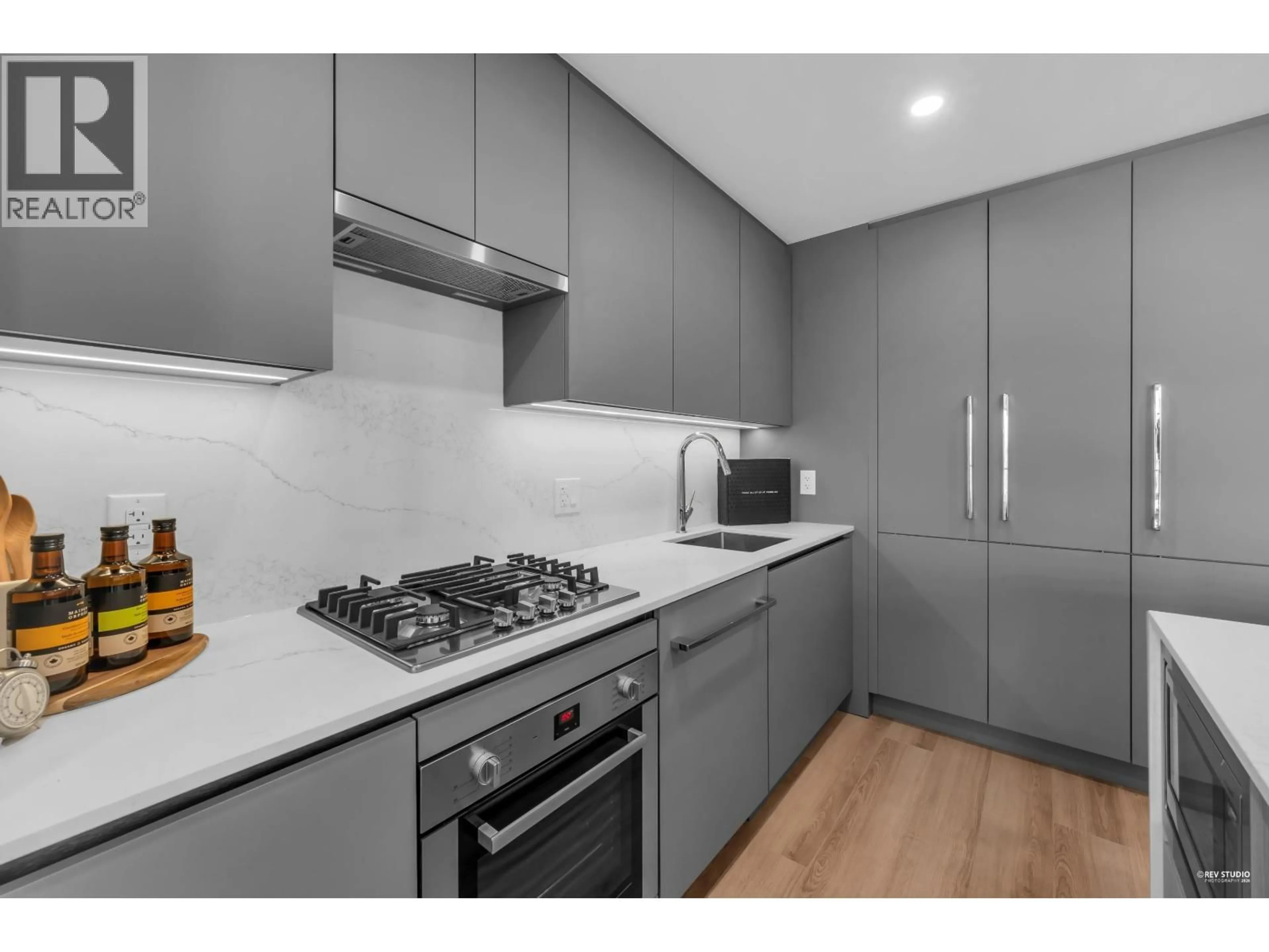 Standard kitchen, unknown for 801 - 5593 NO. 3 ROAD, Richmond British Columbia V6X0X6