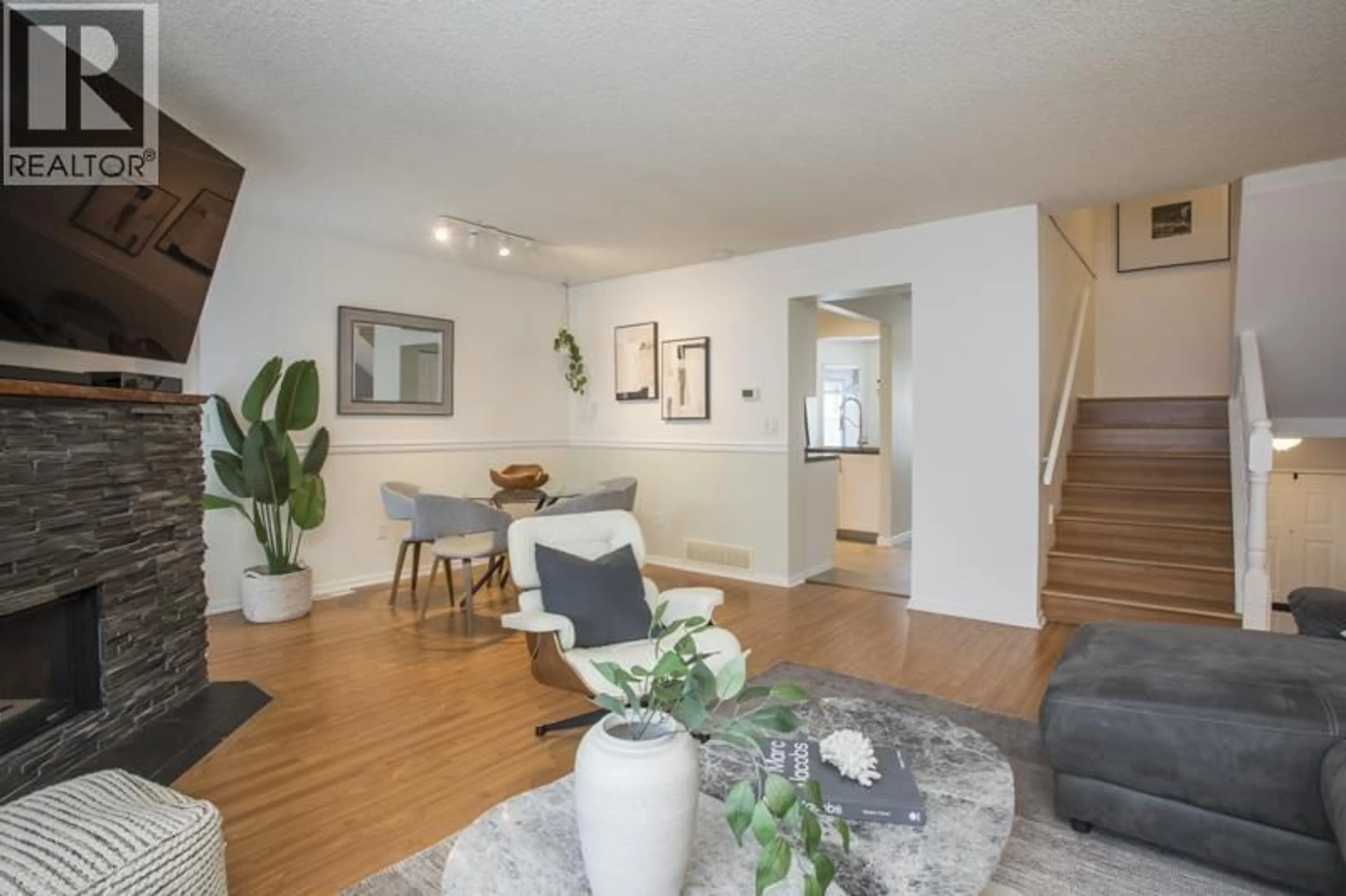 Living room with furniture, unknown for 27 - 1195 FALCON DRIVE, Coquitlam British Columbia V3E2H1