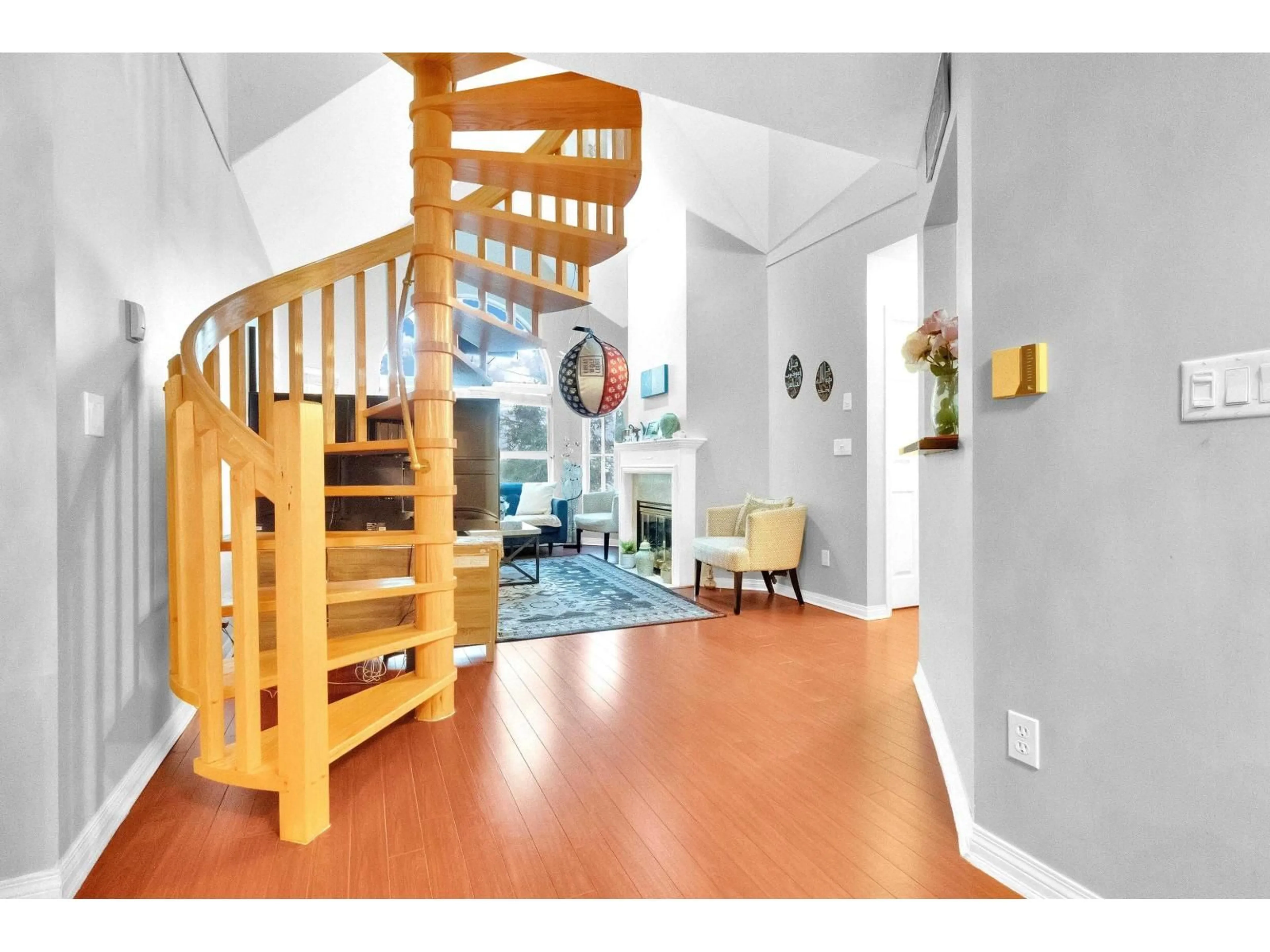 Indoor foyer for 314 - 7151 121 STREET, Surrey British Columbia V3W0E7