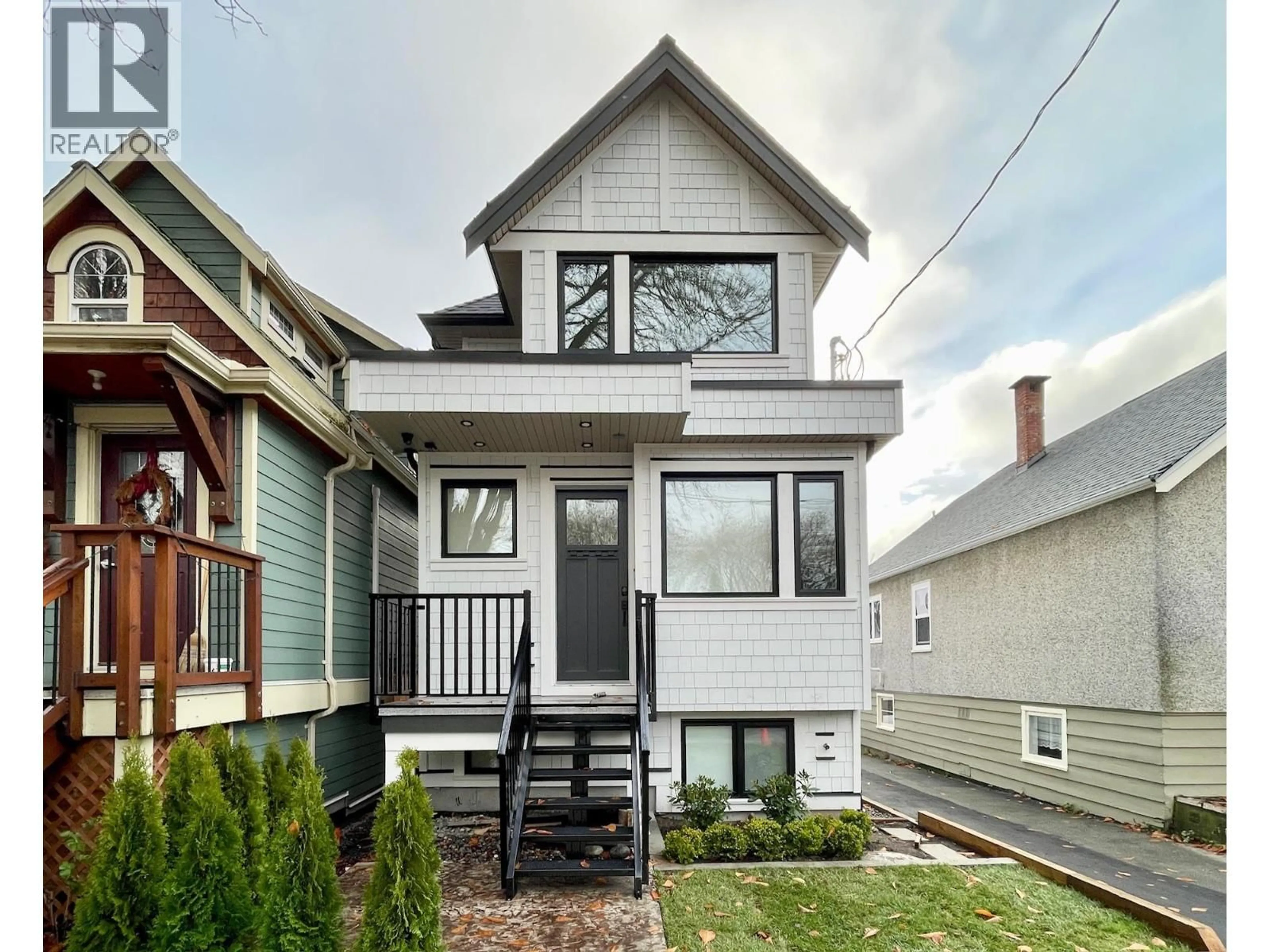 Home with vinyl exterior material, street for 162 43RD AVENUE, Vancouver British Columbia V5W1S9