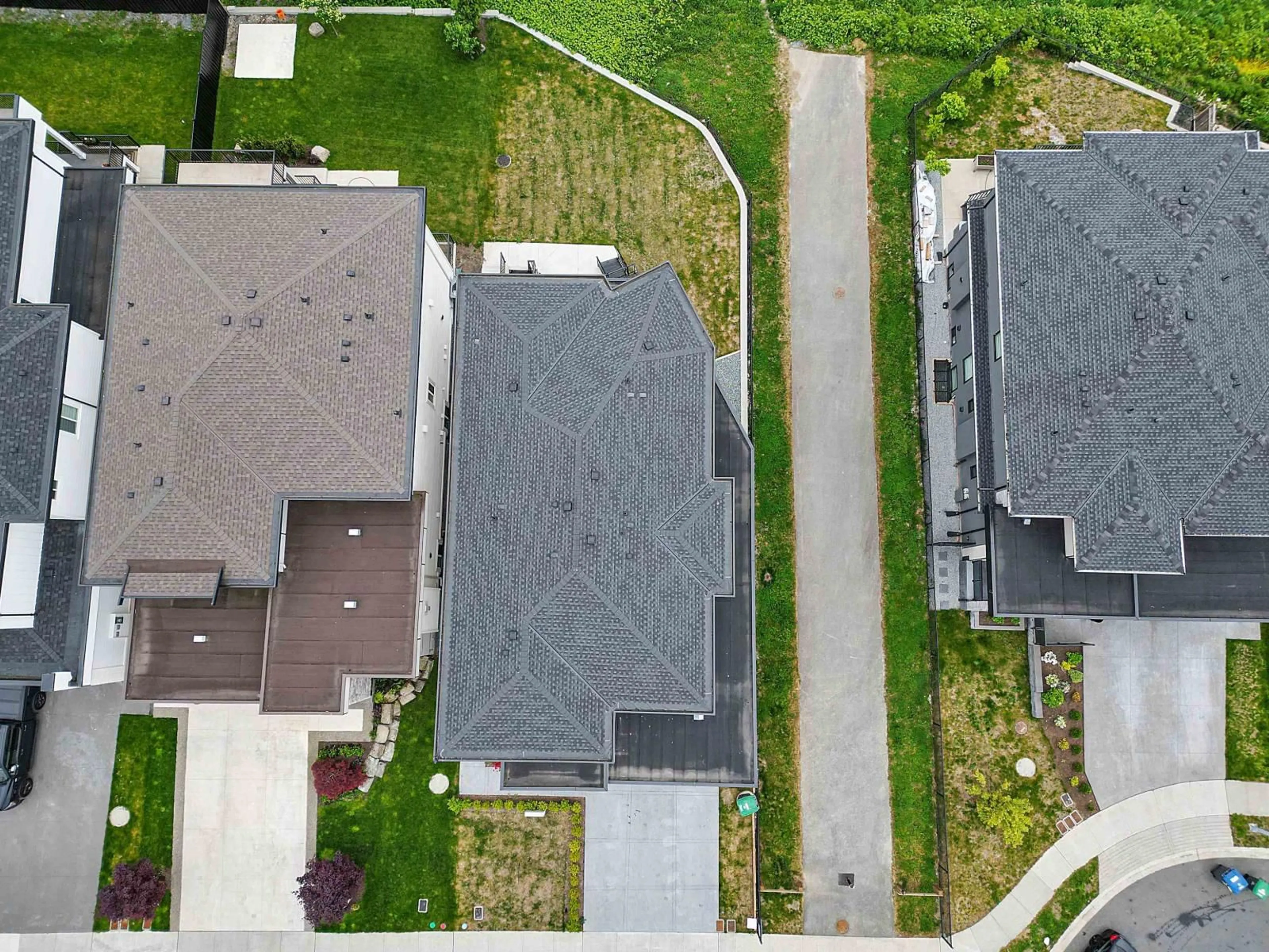 A pic from outside/outdoor area/front of a property/back of a property/a pic from drone, unknown for 15448 76B AVENUE, Surrey British Columbia V3S3P3