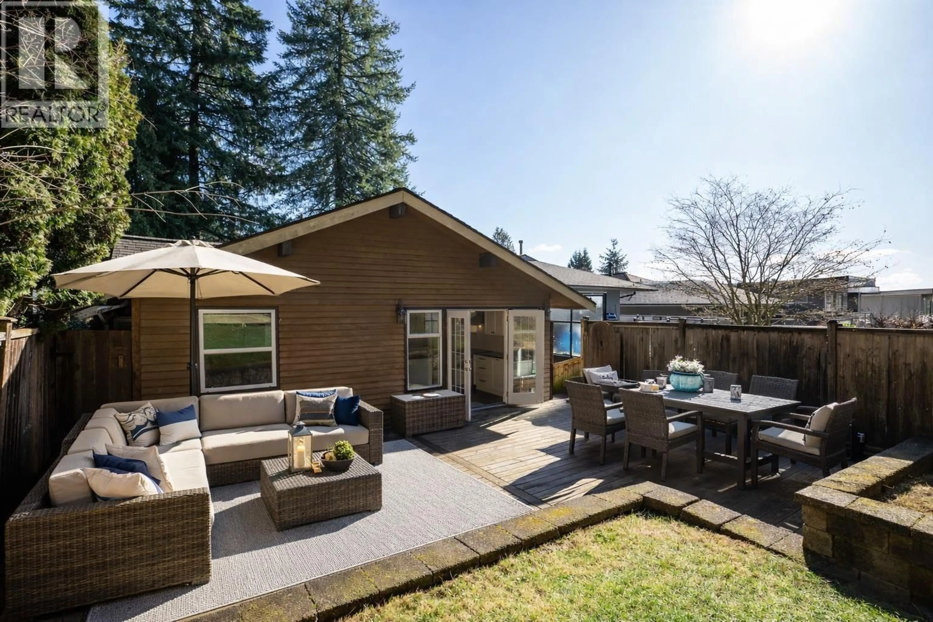 Patio, unknown for 3015 ROYAL AVENUE, North Vancouver British Columbia V7K1Y6