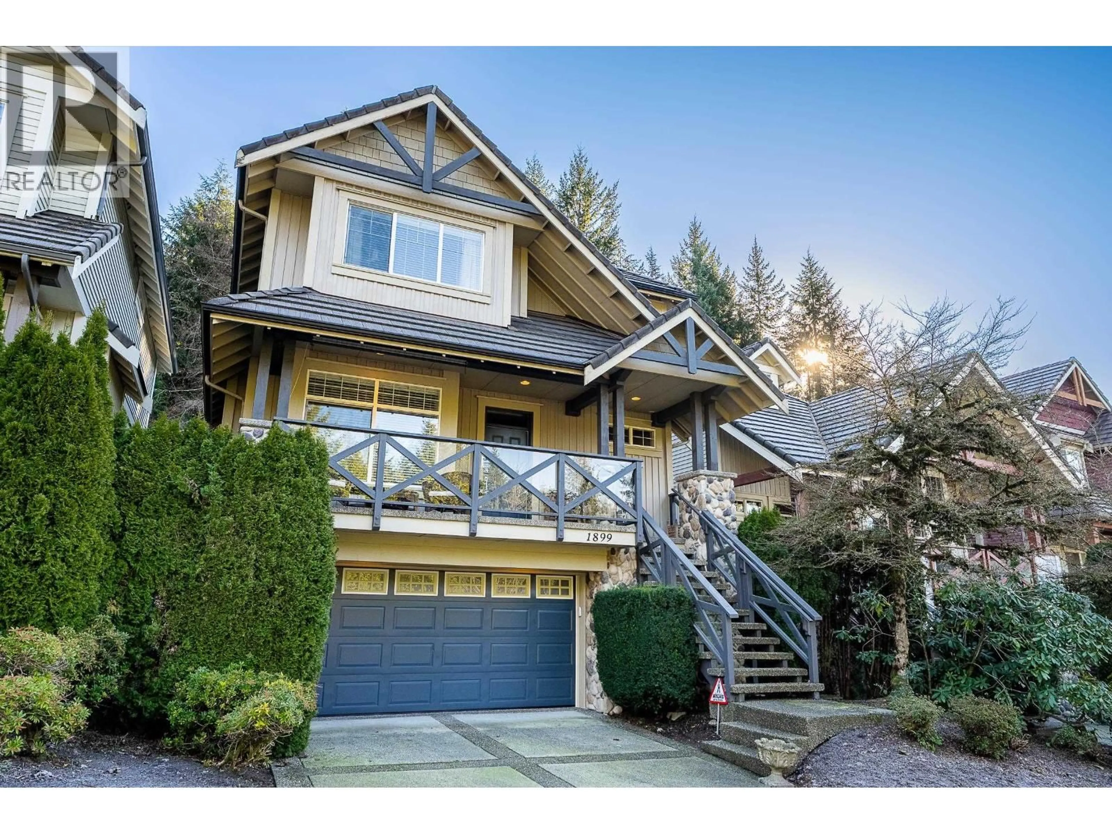 Home with vinyl exterior material, street for 1899 PARKWAY BOULEVARD, Coquitlam British Columbia V3E3L5