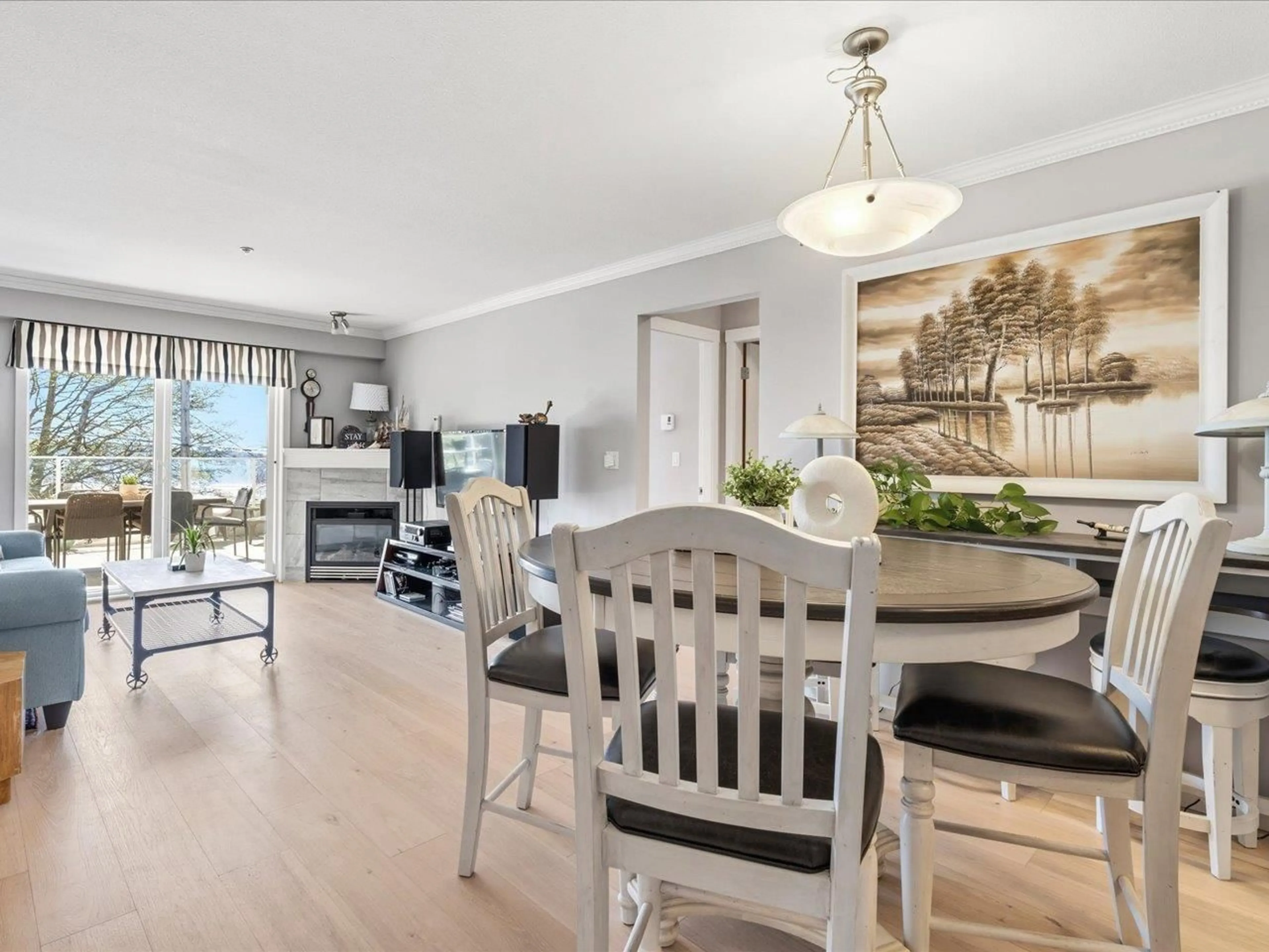 Unknown for 112 - 15621 MARINE DRIVE, White Rock British Columbia V4B1E1