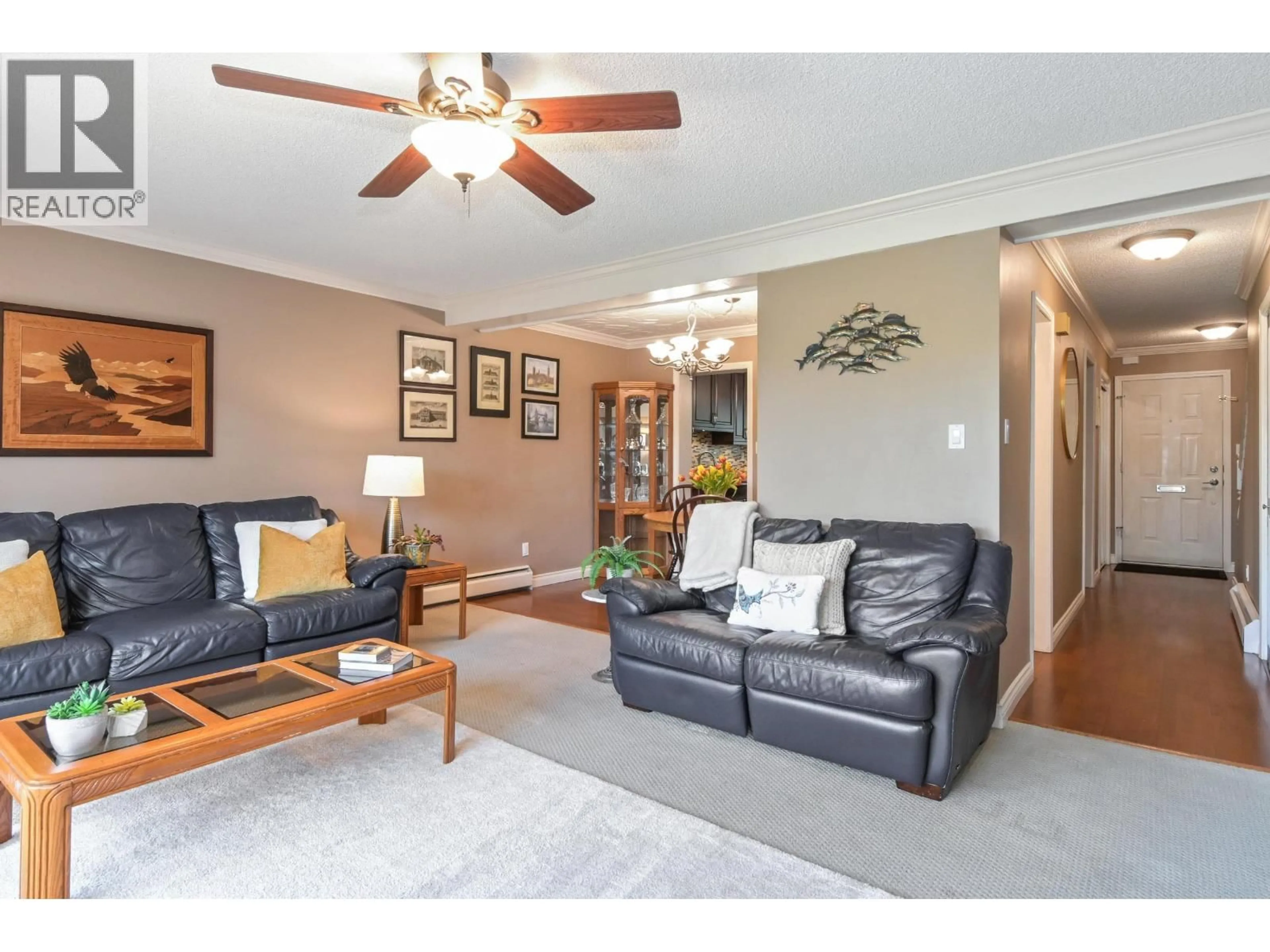 Living room with furniture, wood/laminate floor for 19 - 11451 KINGFISHER DRIVE, Richmond British Columbia V7E3N5