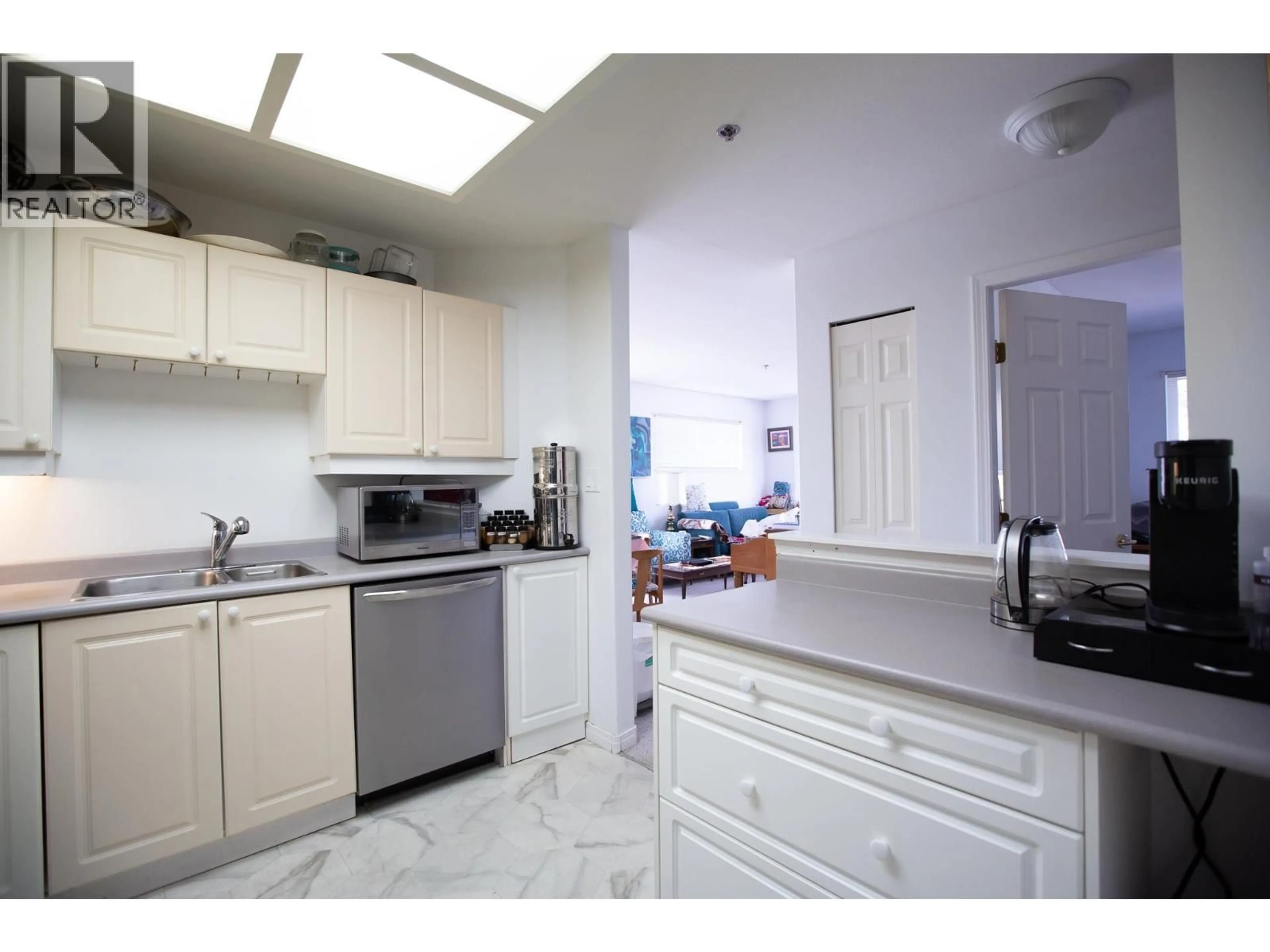 Standard kitchen, unknown for 307 - 5711 MERMAID STREET, Sechelt British Columbia V7Z0J6