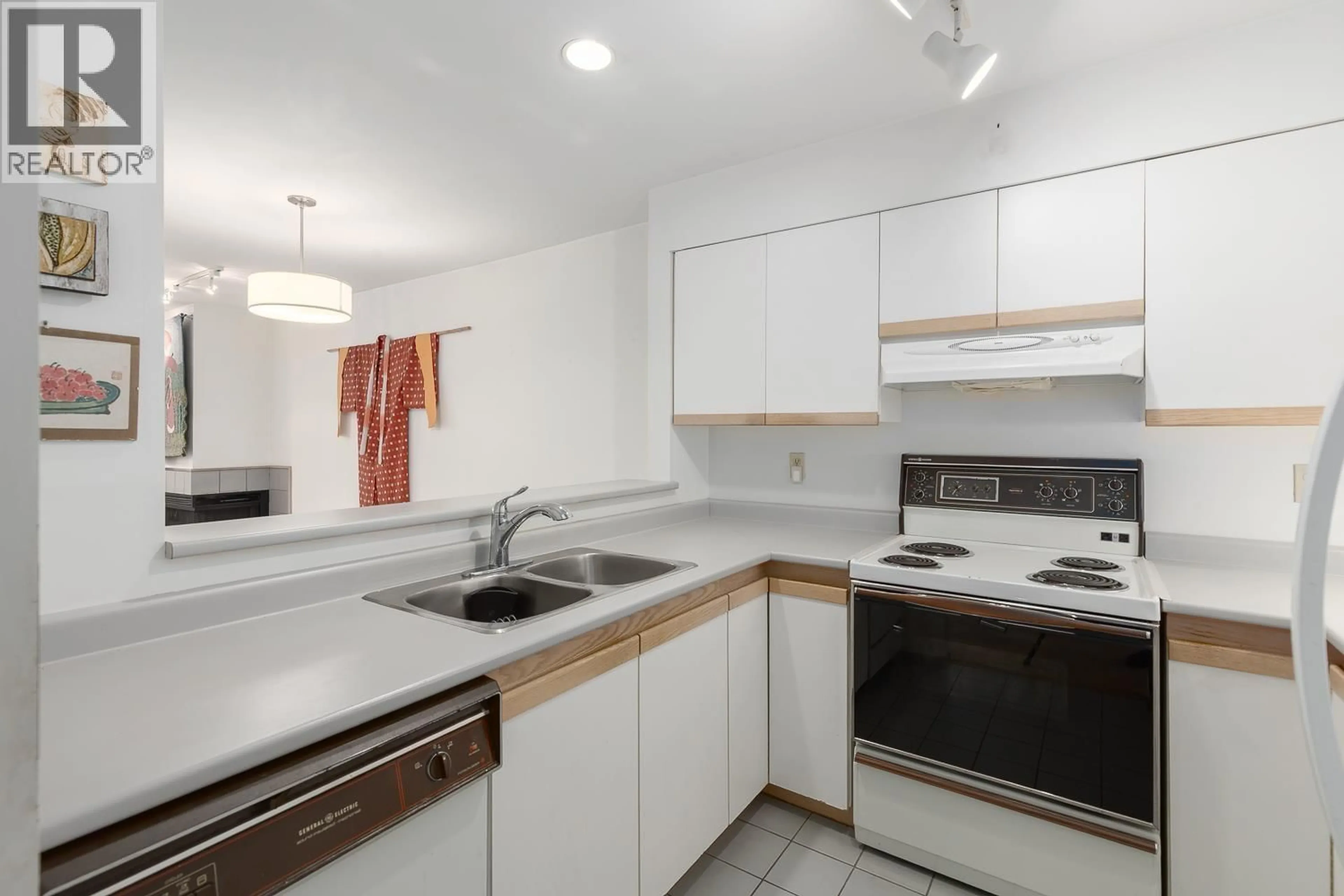 Standard kitchen, unknown for 104 - 700 PENDER STREET, Vancouver British Columbia V6A1V7