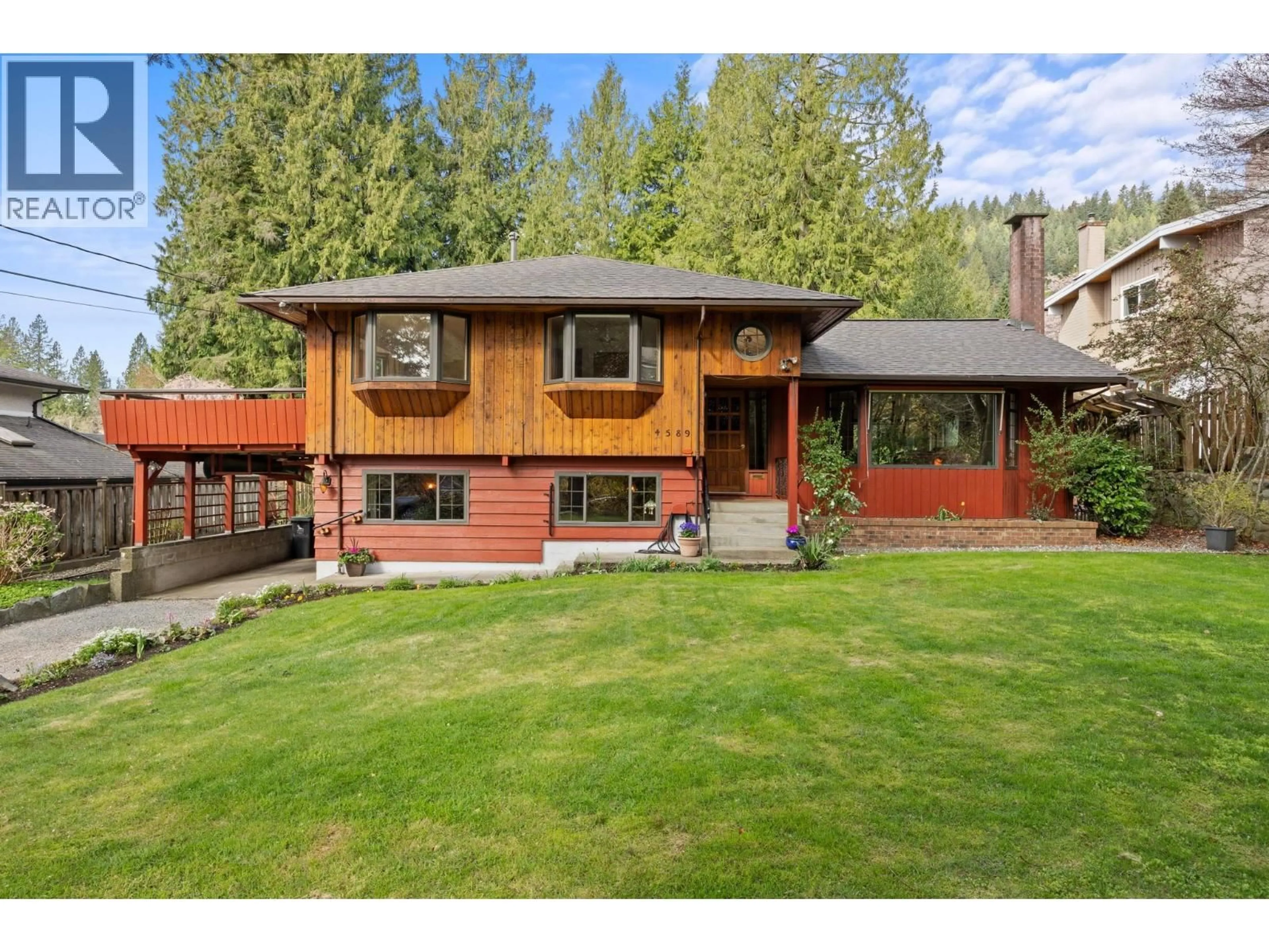 Home with vinyl exterior material, unknown for 4589 RAMSAY ROAD, North Vancouver British Columbia V7K2N6