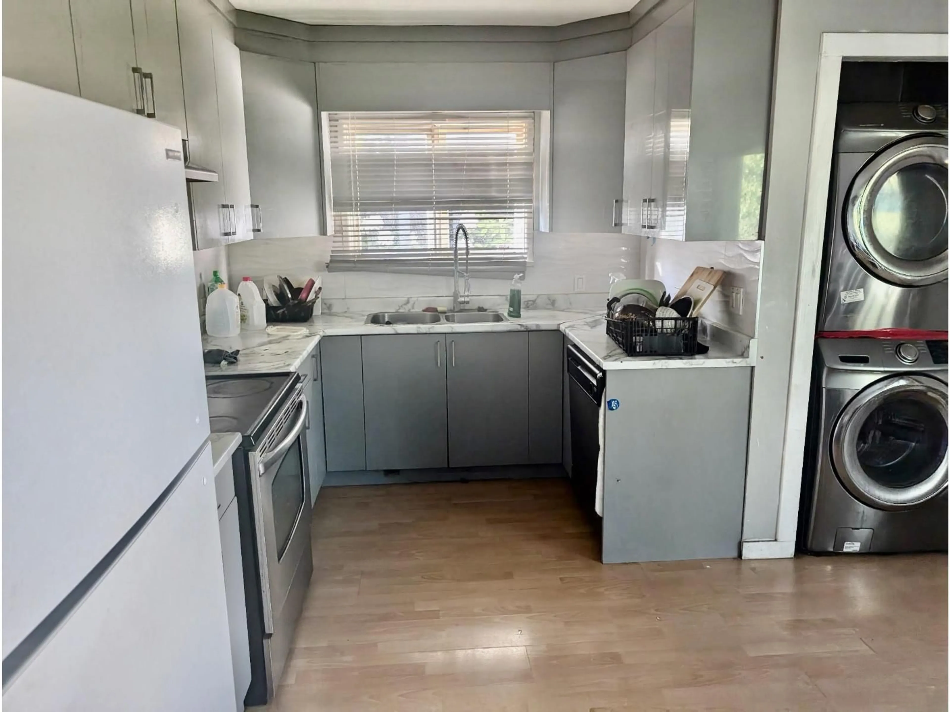 Standard kitchen, unknown for 11108 136 STREET, Surrey British Columbia V3R3B5