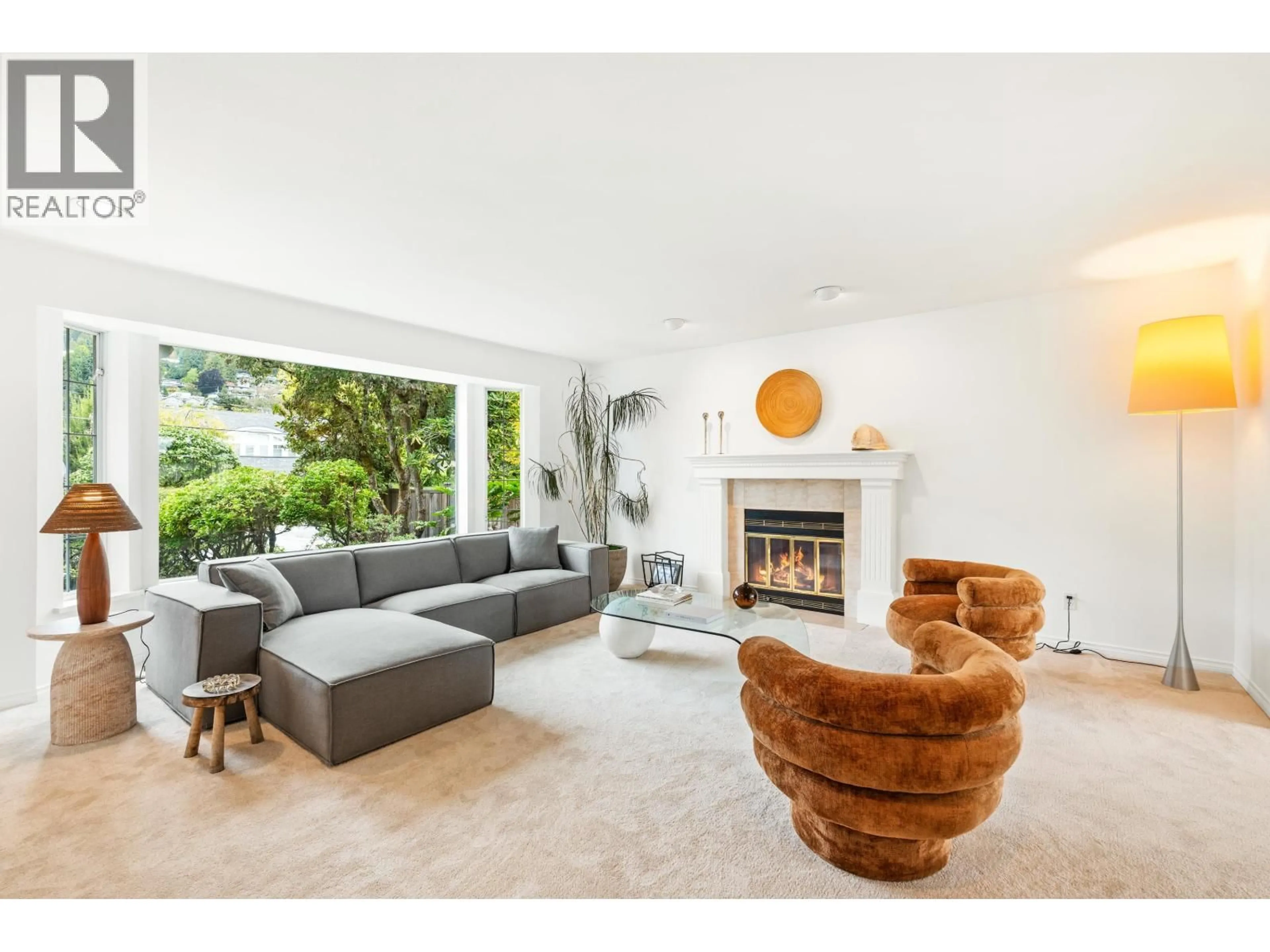 Living room with furniture, unknown for 2372 KINGS AVENUE, West Vancouver British Columbia V7V2C4