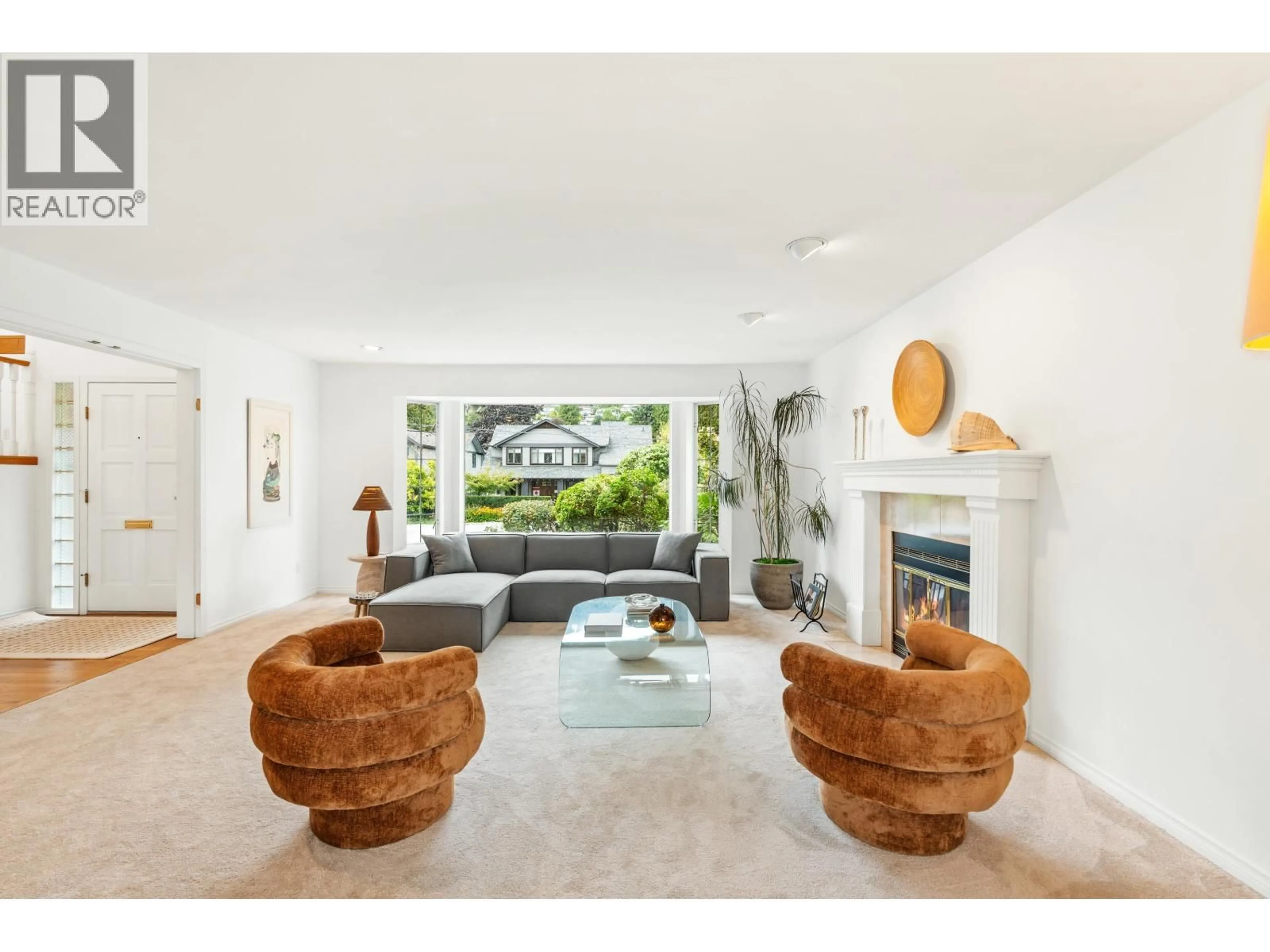 Living room with furniture, unknown for 2372 KINGS AVENUE, West Vancouver British Columbia V7V2C4