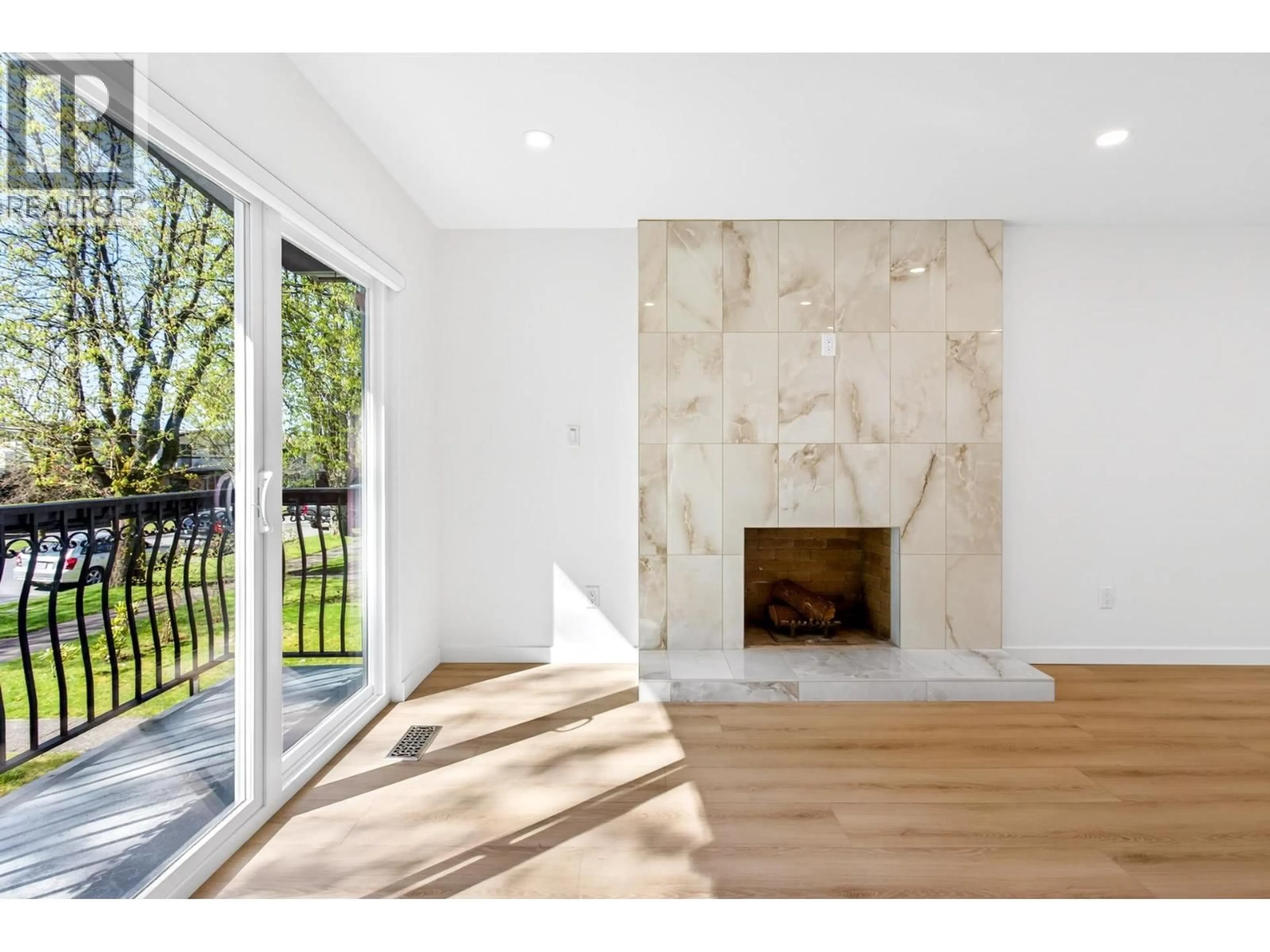 Unknown for 2085 WAVERLEY AVENUE, Vancouver British Columbia V5P1R4