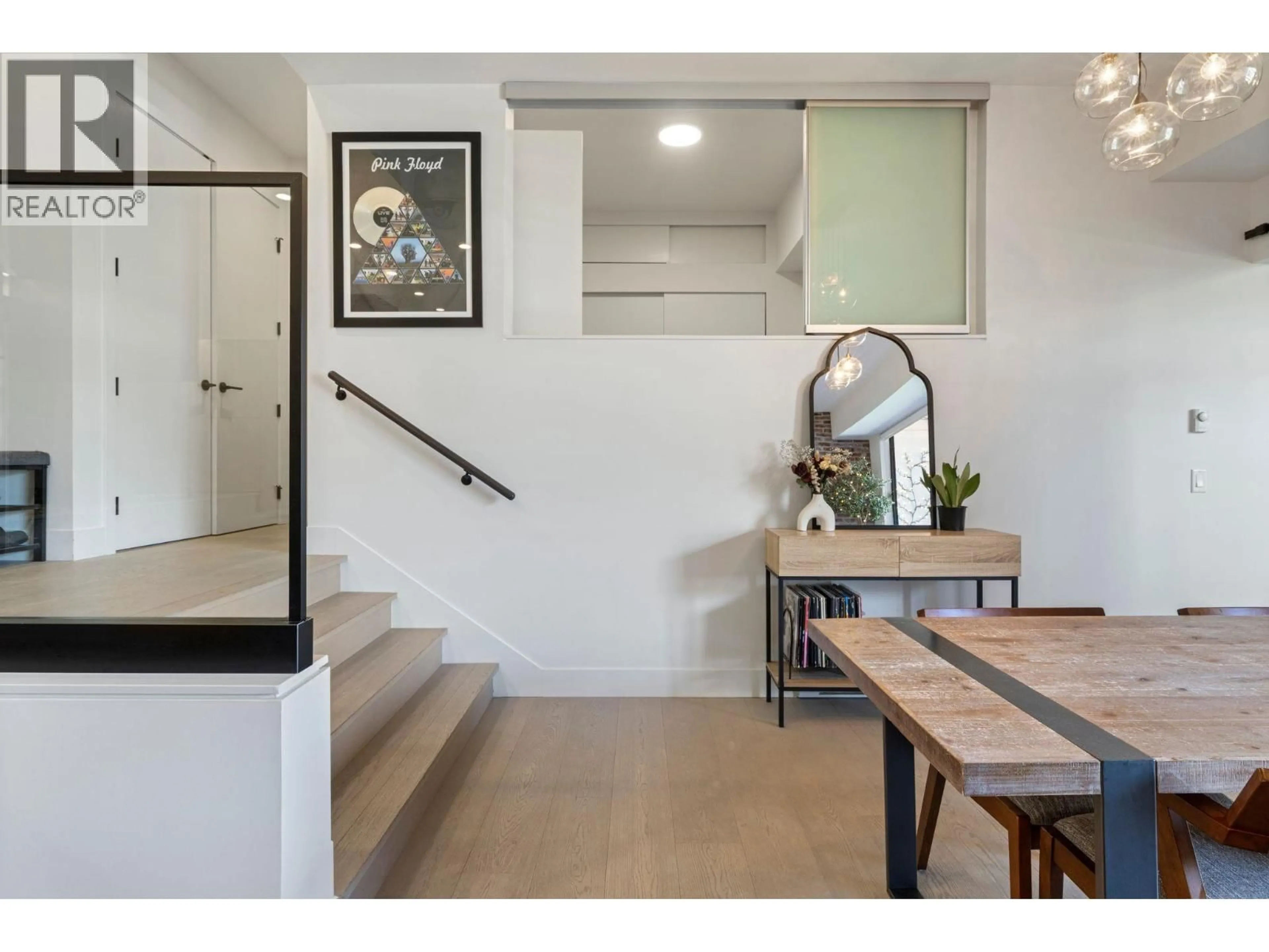 Indoor entryway for 309 - 300 SALTER STREET, New Westminster British Columbia V3M0L9