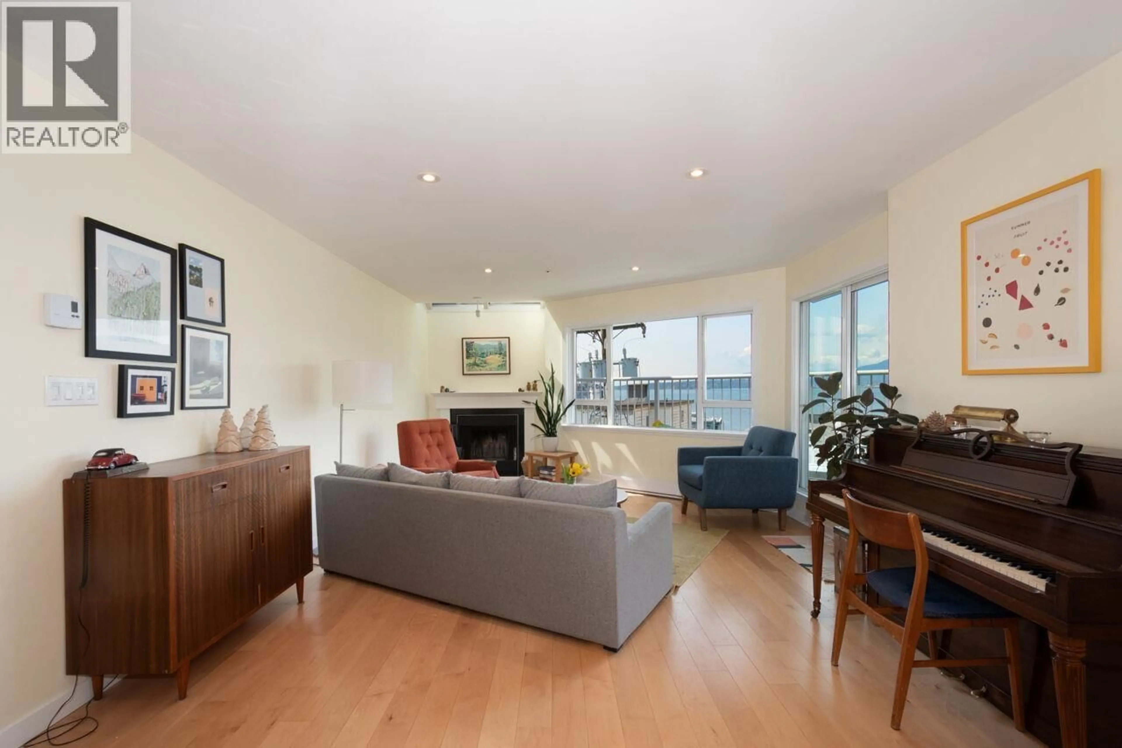 Living room with furniture, unknown for 303 - 2215 MCGILL STREET, Vancouver British Columbia V5L1C3