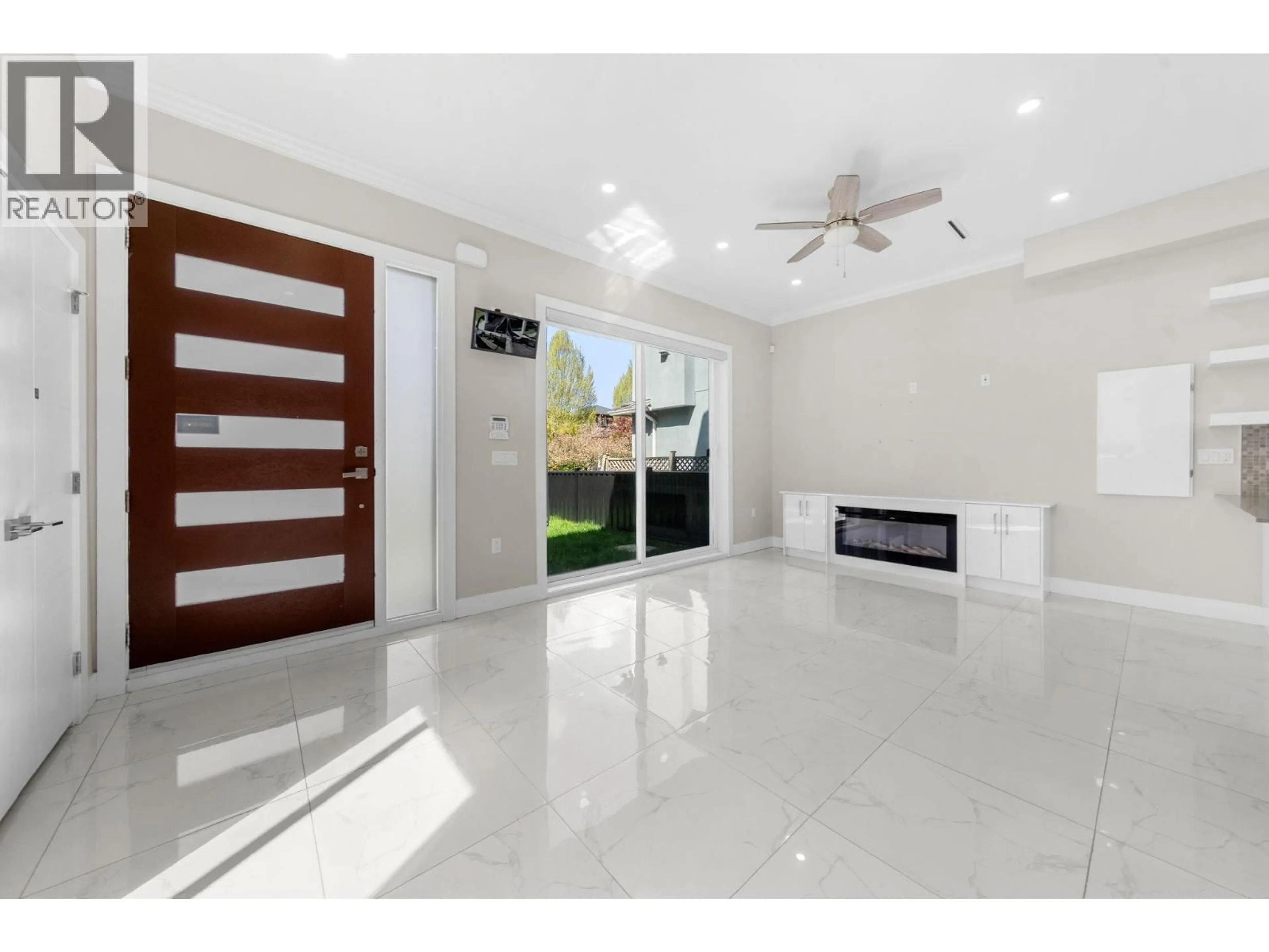 Indoor entryway for 6692 NANAIMO STREET, Vancouver British Columbia V5P4L2