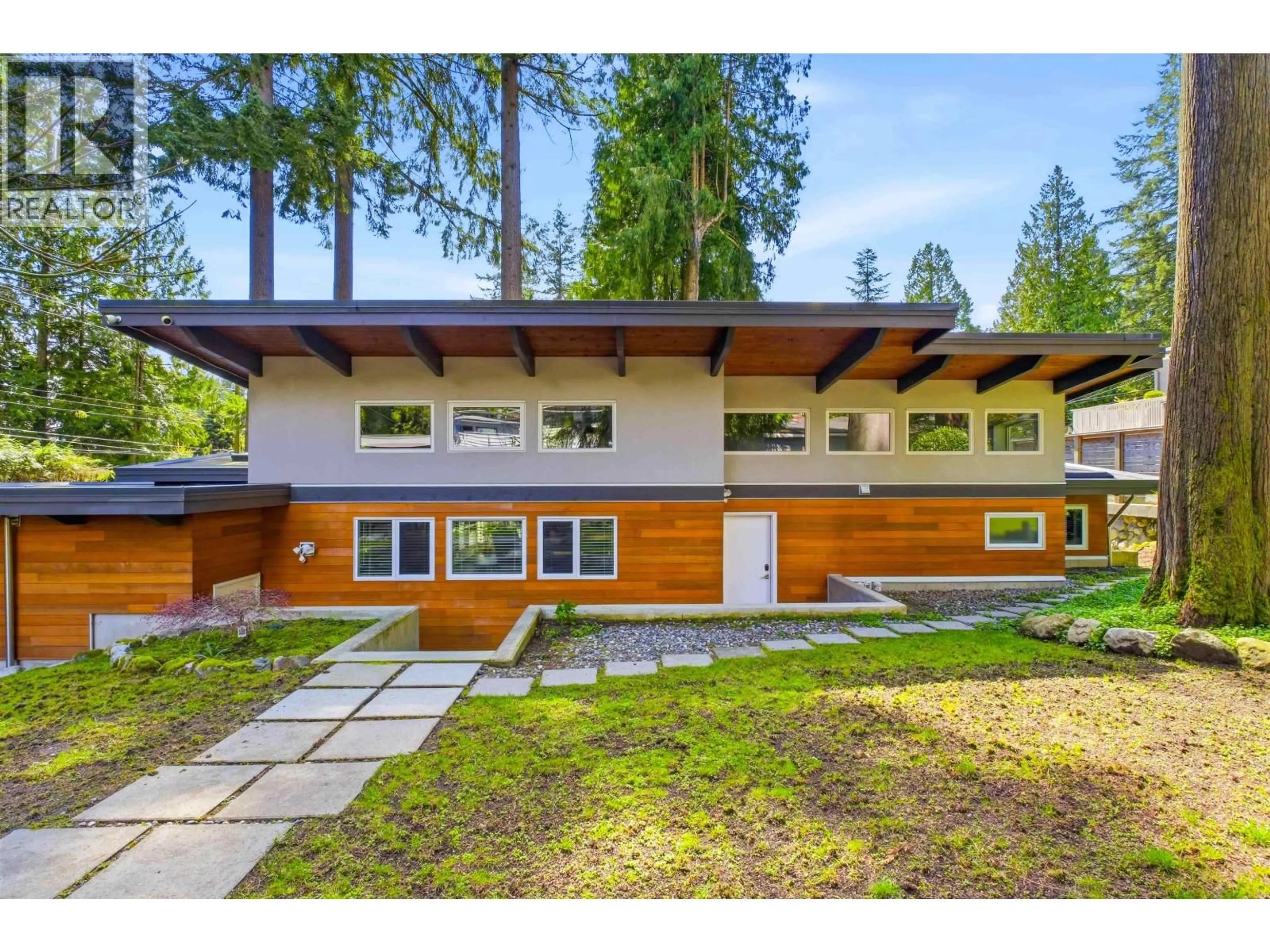 Home with vinyl exterior material, unknown for 672 ST JAMES ROAD, North Vancouver British Columbia V7N1L6