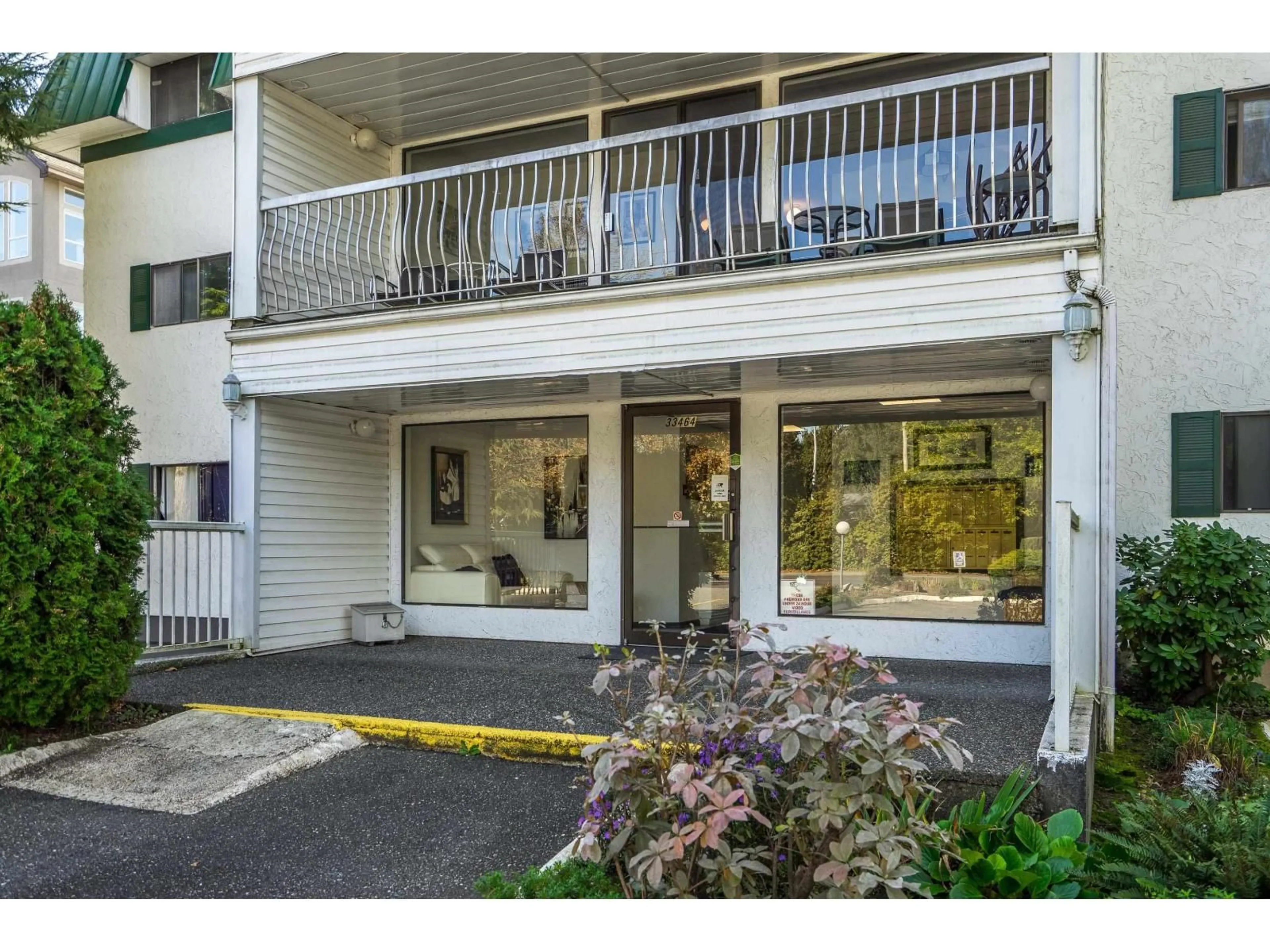 Indoor foyer for 104 - 33464 GEORGE FERGUSON WAY, Abbotsford British Columbia V2S2L8