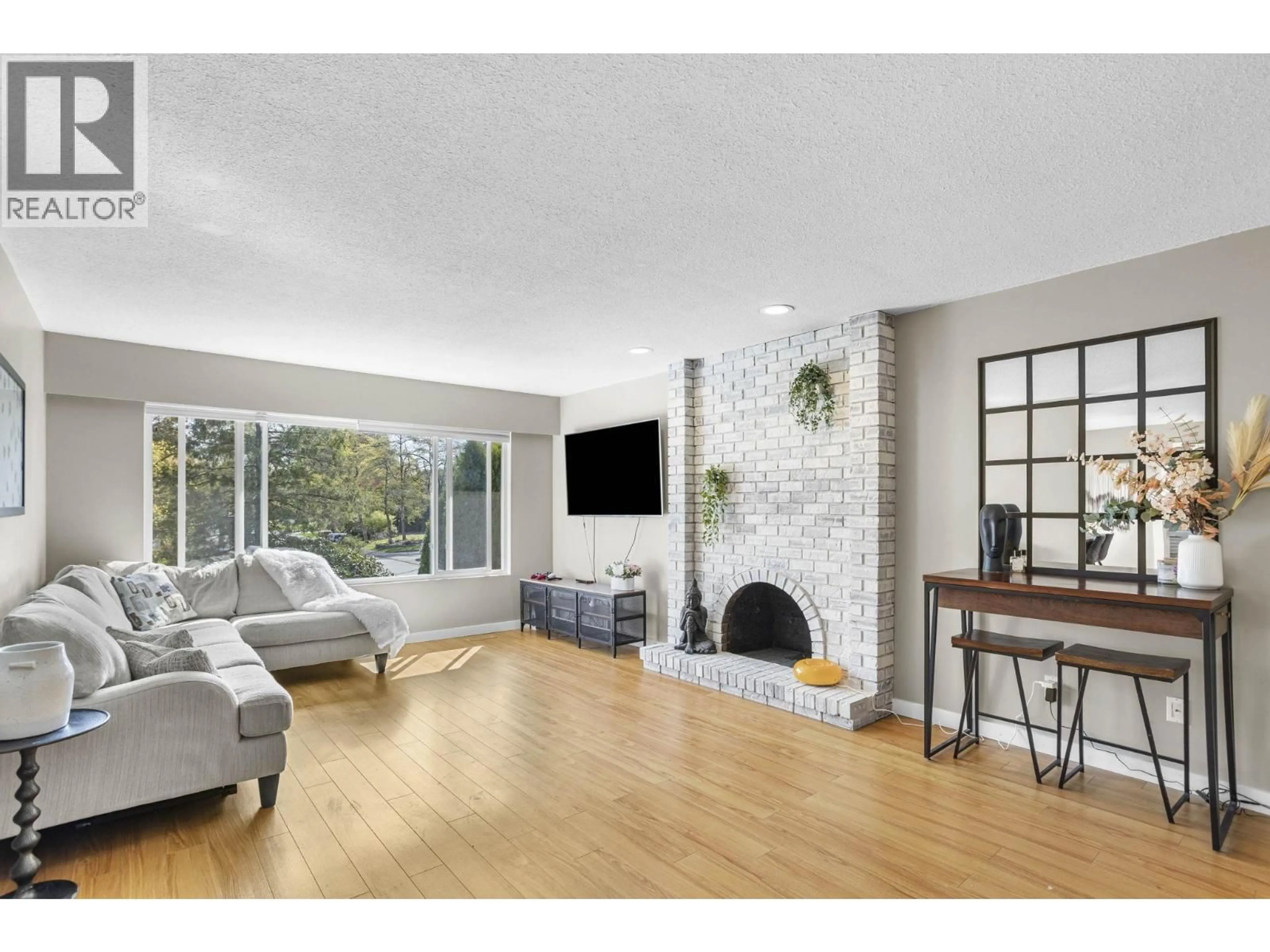 Living room with furniture, unknown for 12411 BLANSHARD STREET, Maple Ridge British Columbia V4R2N4