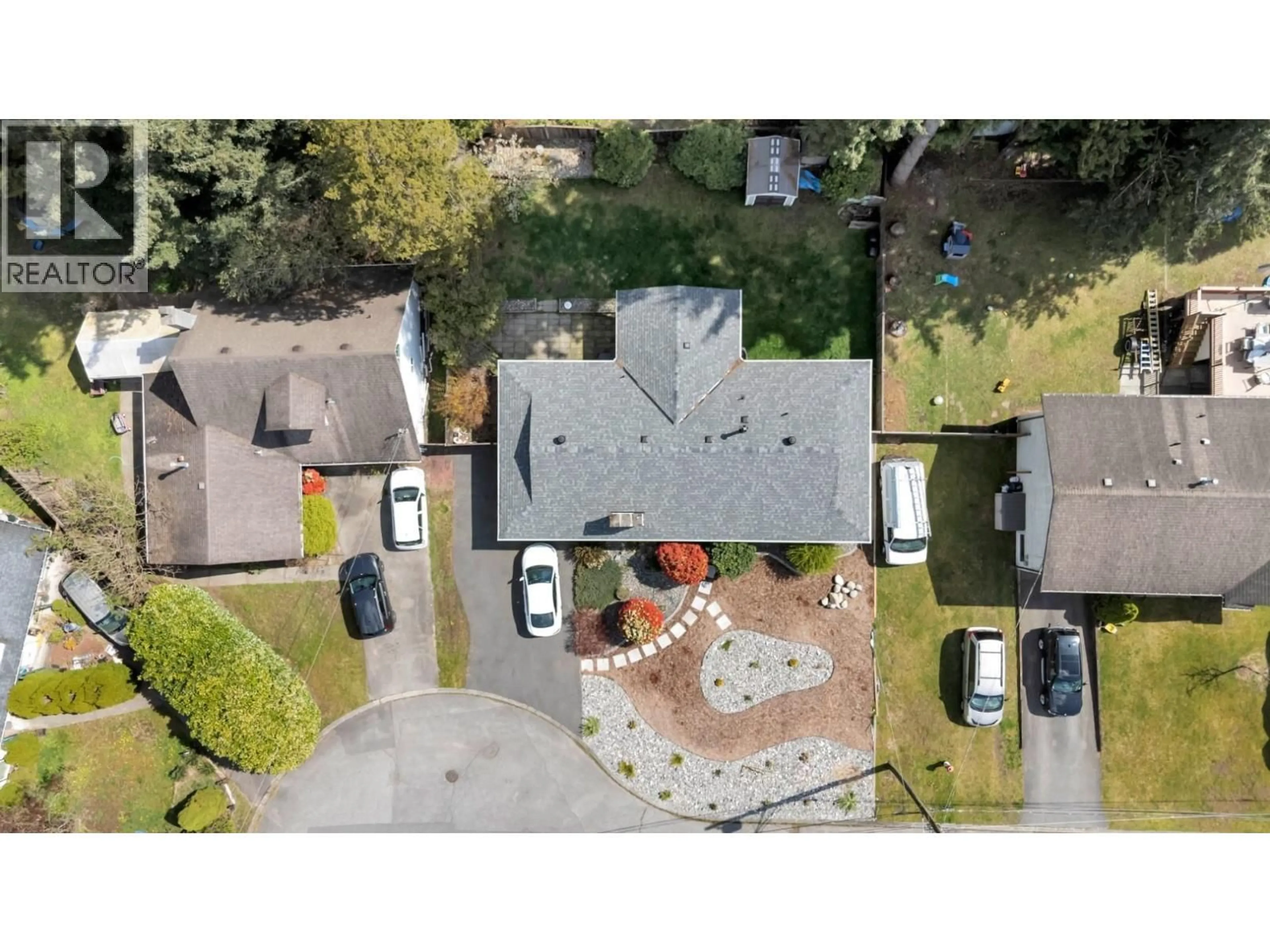 A pic from outside/outdoor area/front of a property/back of a property/a pic from drone, street for 11750 195A STREET, Pitt Meadows British Columbia V3Y1G8