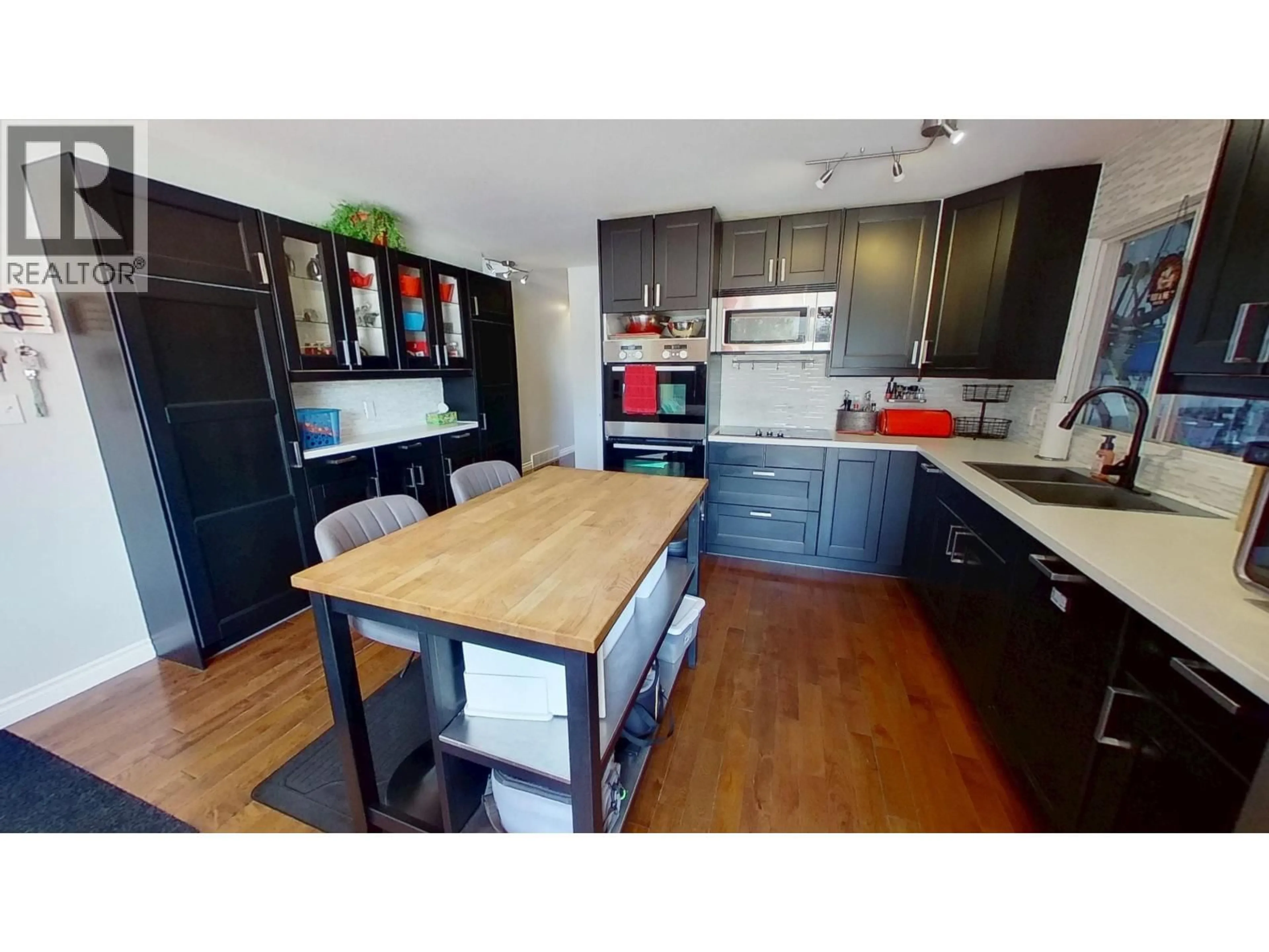 Open concept kitchen, wood/laminate floor for 9516 113 AVENUE, Fort St. John British Columbia V1J2W9