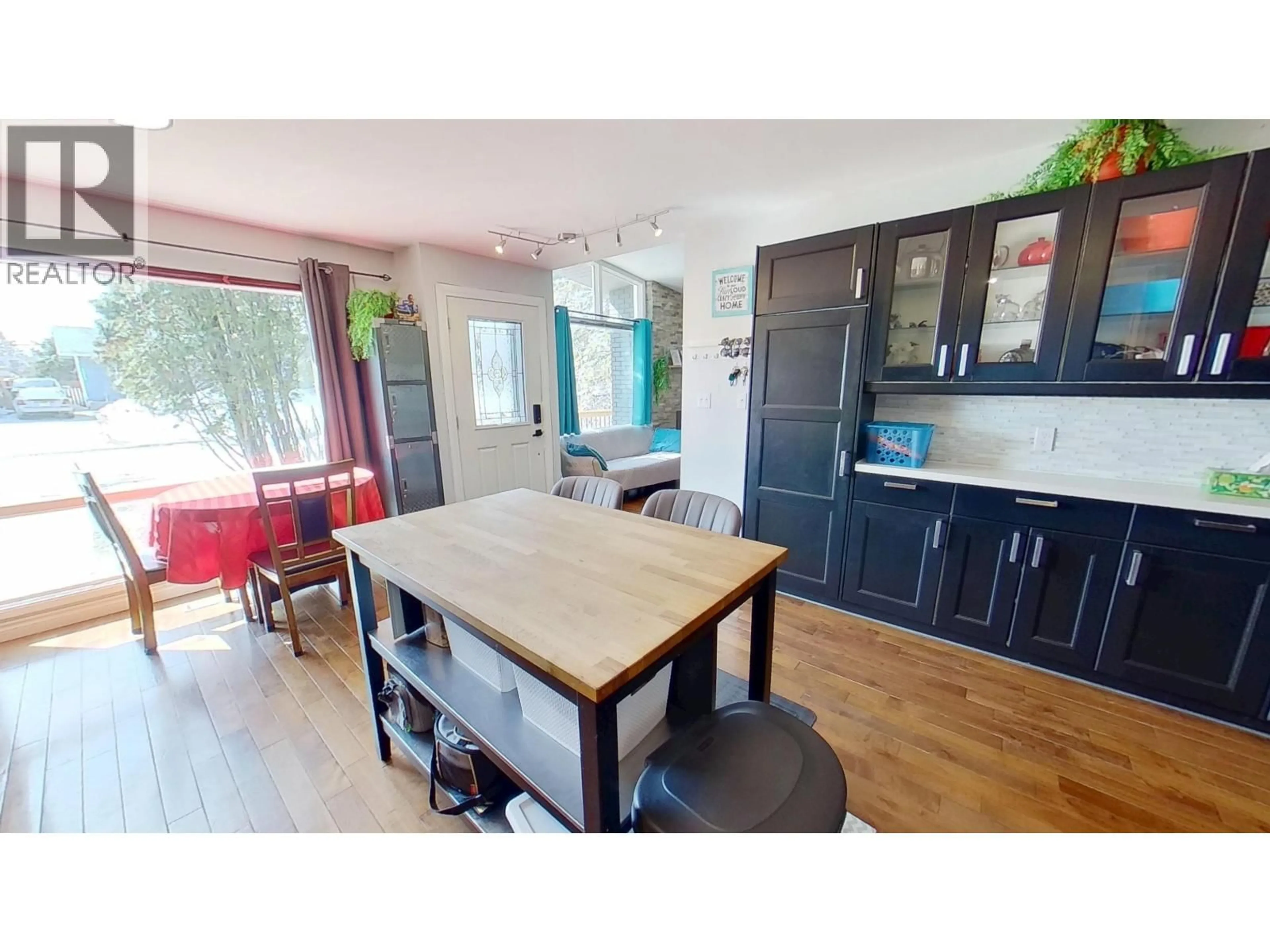 Open concept kitchen, wood/laminate floor for 9516 113 AVENUE, Fort St. John British Columbia V1J2W9